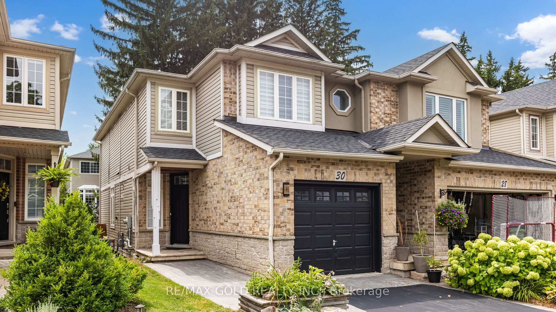 Photo 5 of 30 Sunnycroft Court, Hamilton, Waterdown — HOMEH