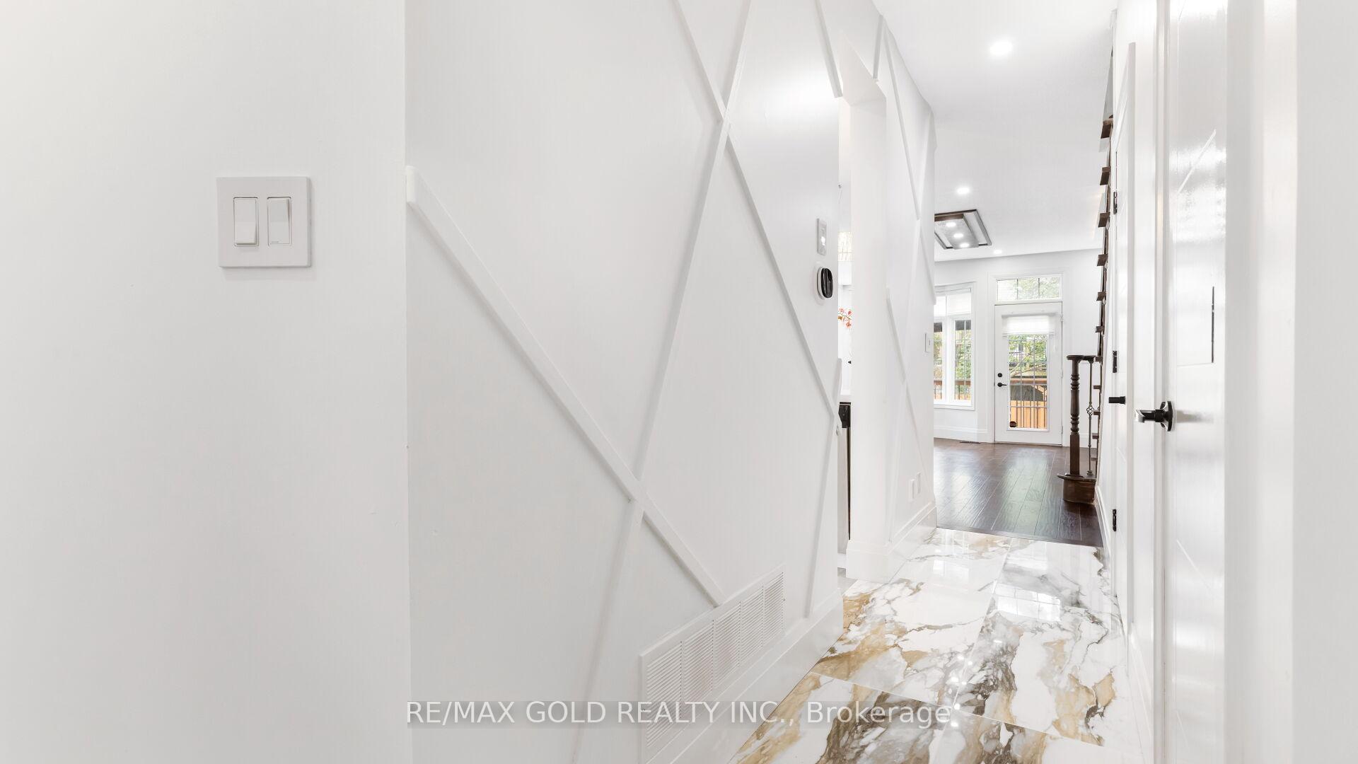 Photo 7 of 30 Sunnycroft Court, Hamilton, Waterdown — HOMEH