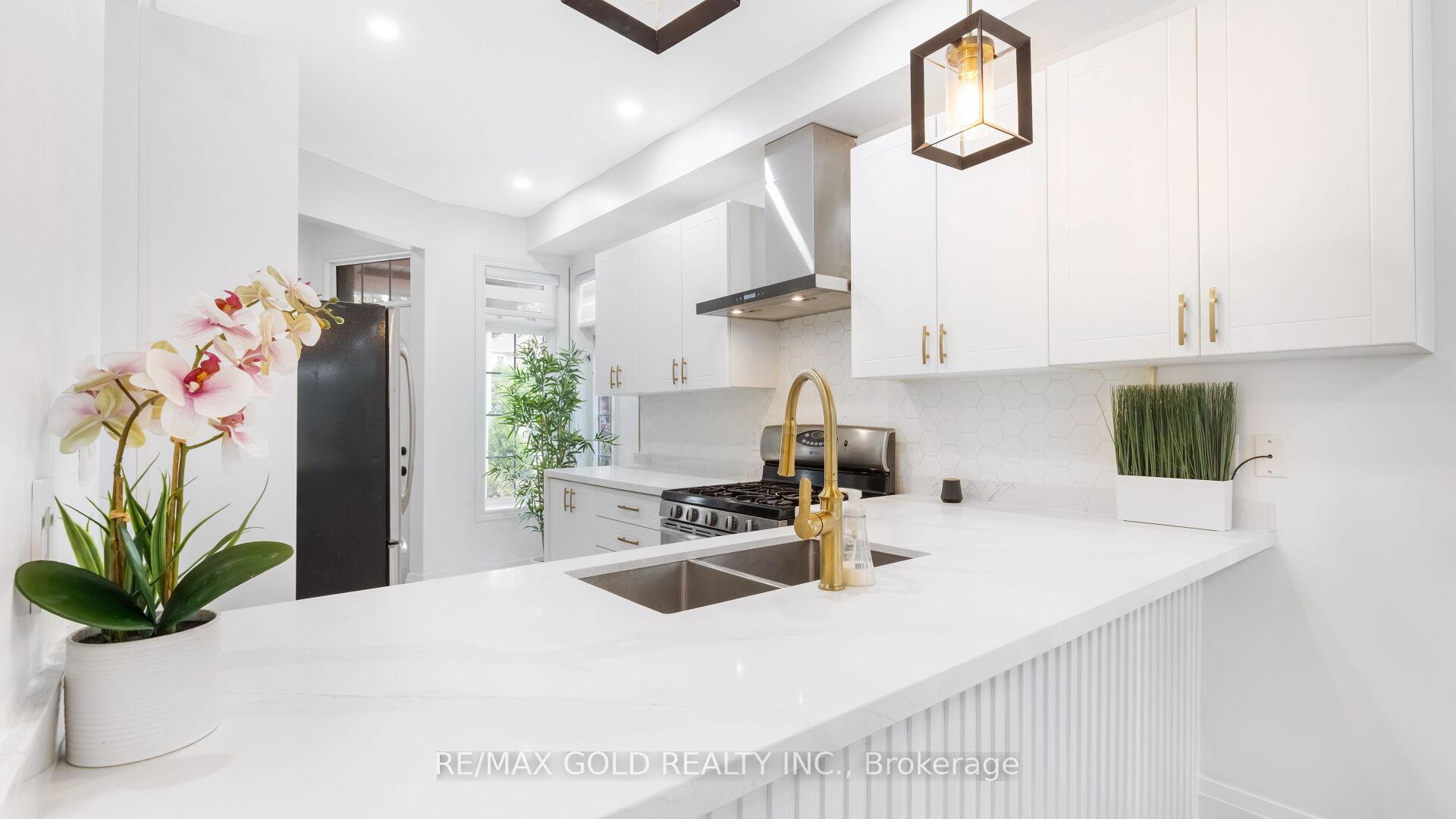 Photo 16 of 30 Sunnycroft Court, Hamilton, Waterdown — HOMEH