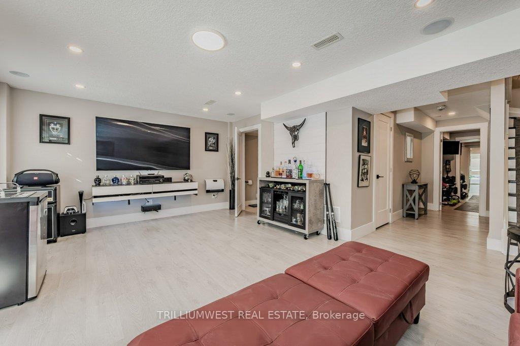 Photo 32 of 127 Law Drive, Guelph, Grange Road — HOMEH