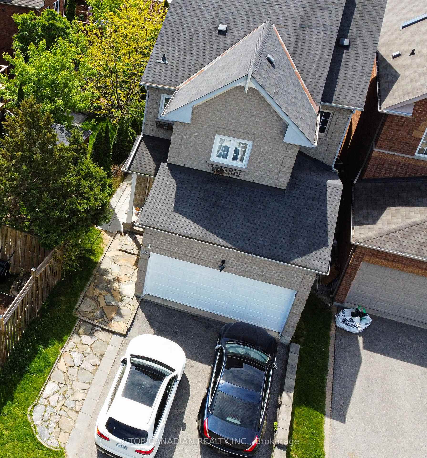 Photo 2 of Unit Basement, 23 Downey Circle, Aurora, Bayview Wellington — HOMEH