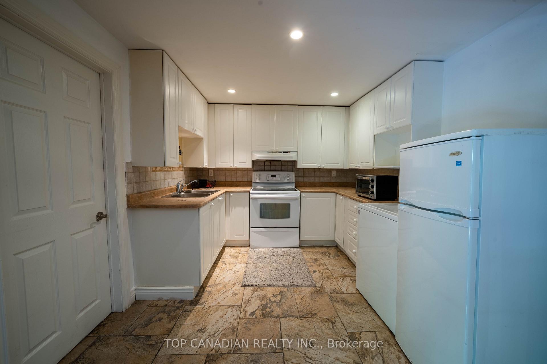 Photo 5 of Unit Basement, 23 Downey Circle, Aurora, Bayview Wellington — HOMEH