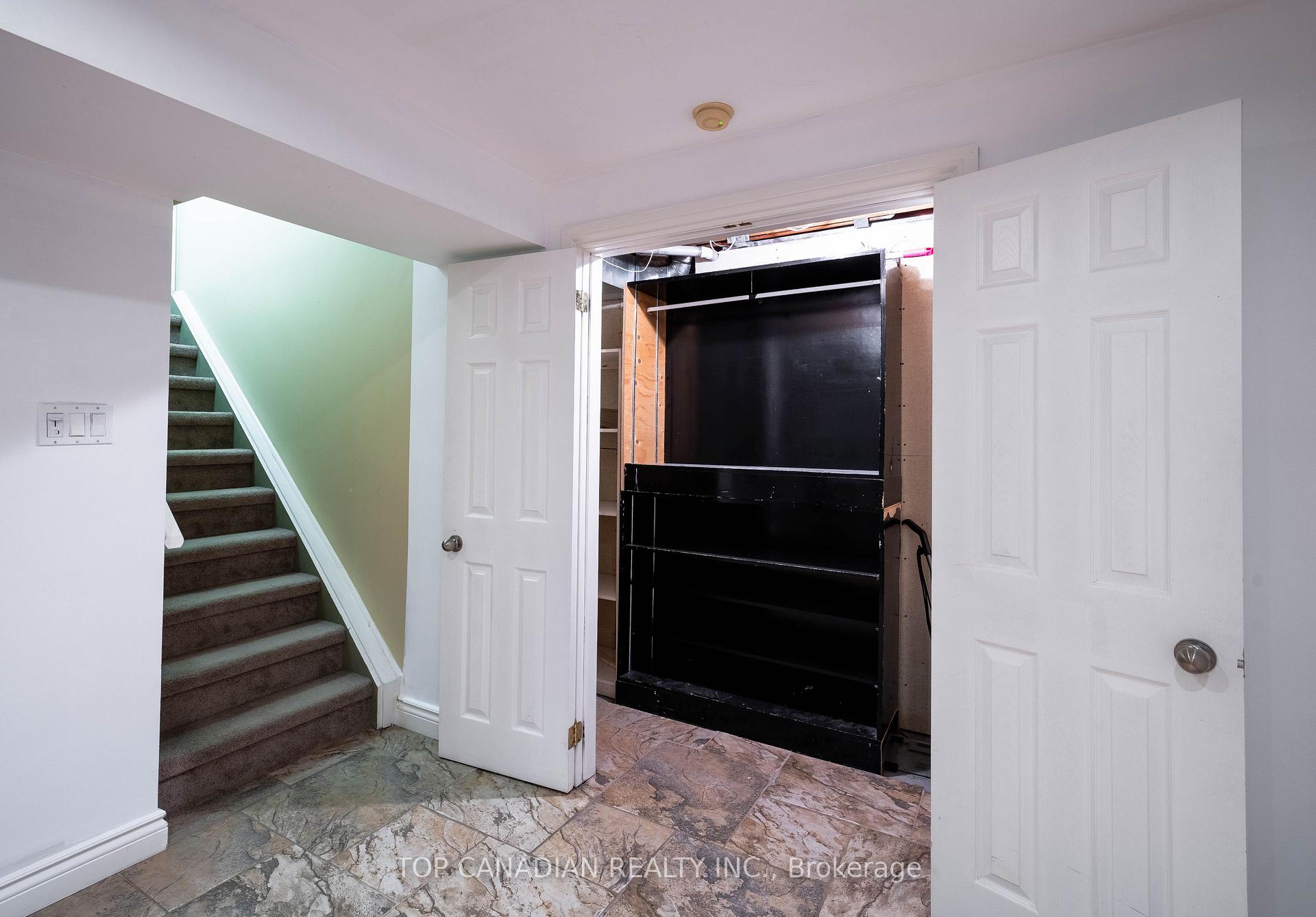 Photo 11 of Unit Basement, 23 Downey Circle, Aurora, Bayview Wellington — HOMEH
