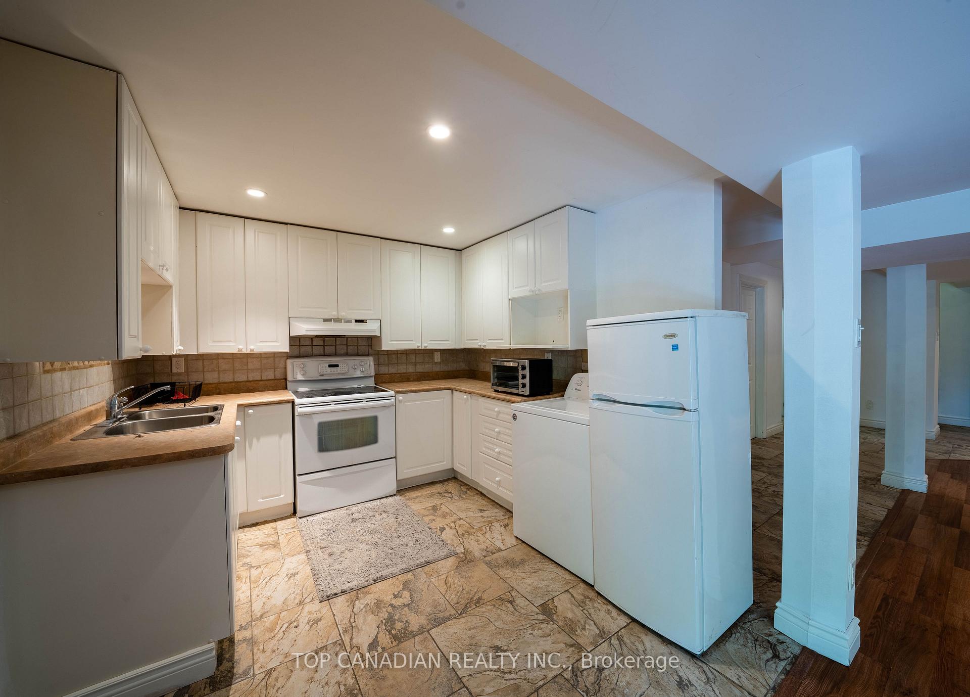 Photo 15 of Unit Basement, 23 Downey Circle, Aurora, Bayview Wellington — HOMEH