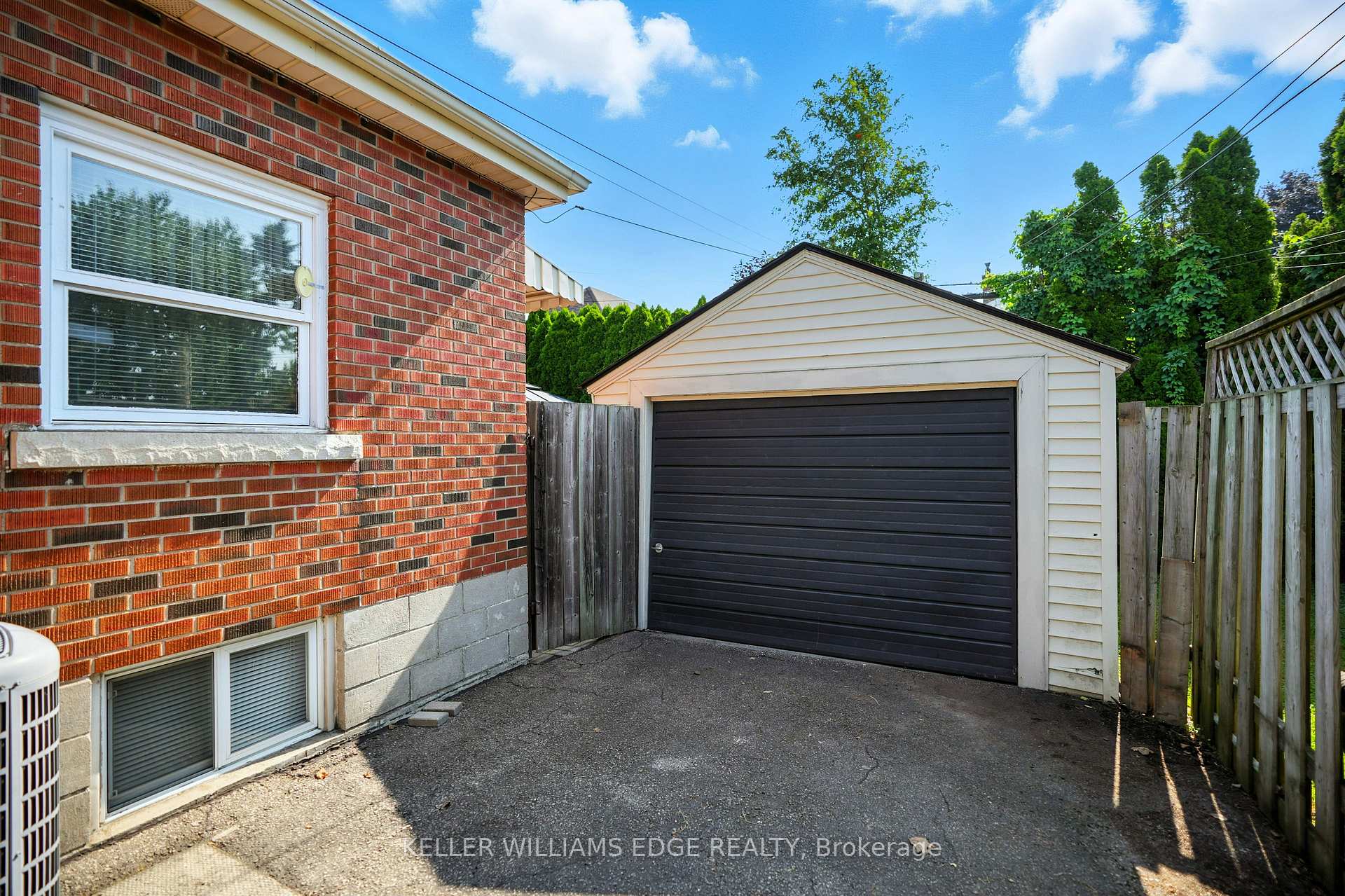 Photo 3 of 127 Garside Avenue S, Hamilton, Homeside — HOMEH