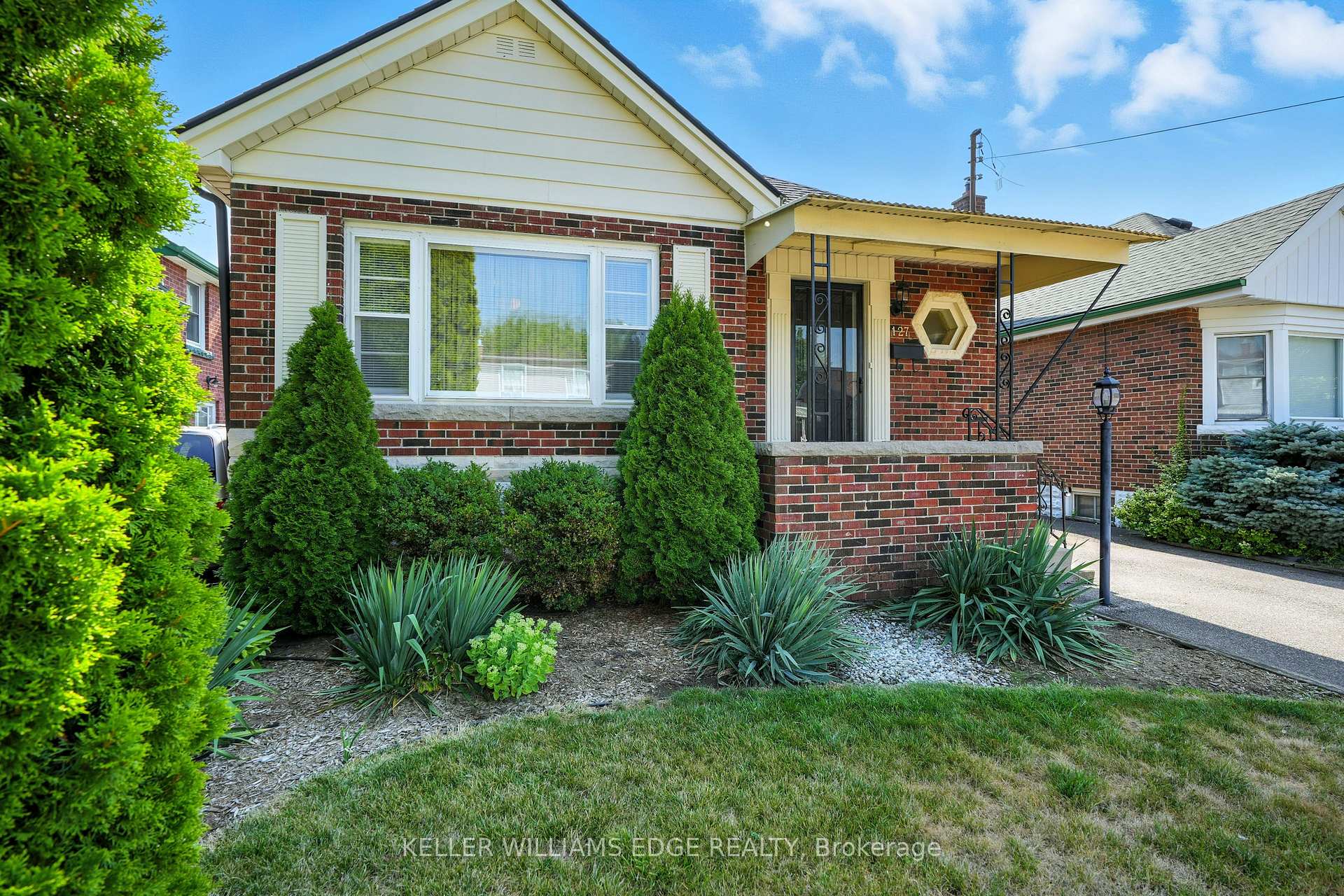 Photo 4 of 127 Garside Avenue S, Hamilton, Homeside — HOMEH
