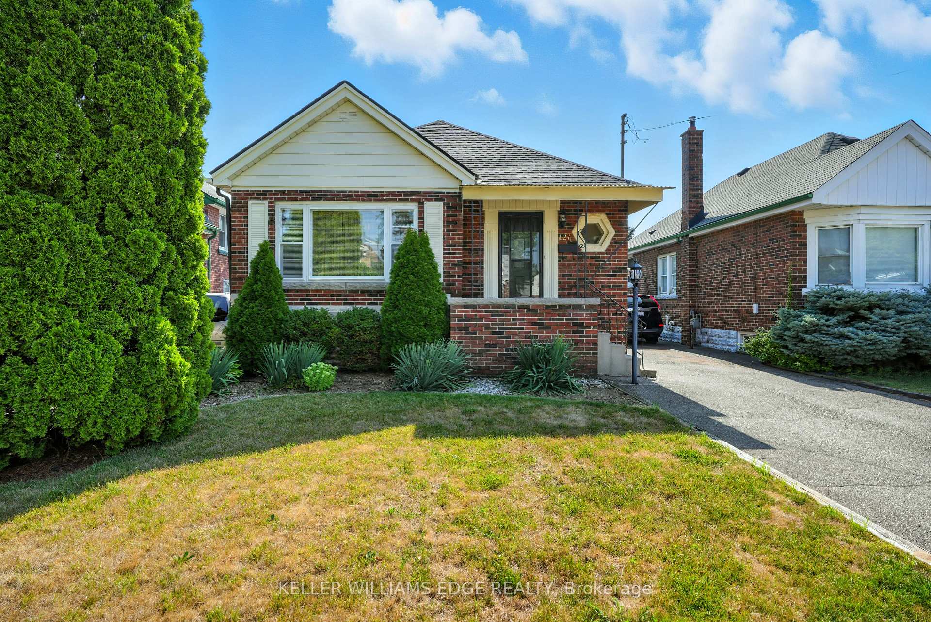 Photo 5 of 127 Garside Avenue S, Hamilton, Homeside — HOMEH
