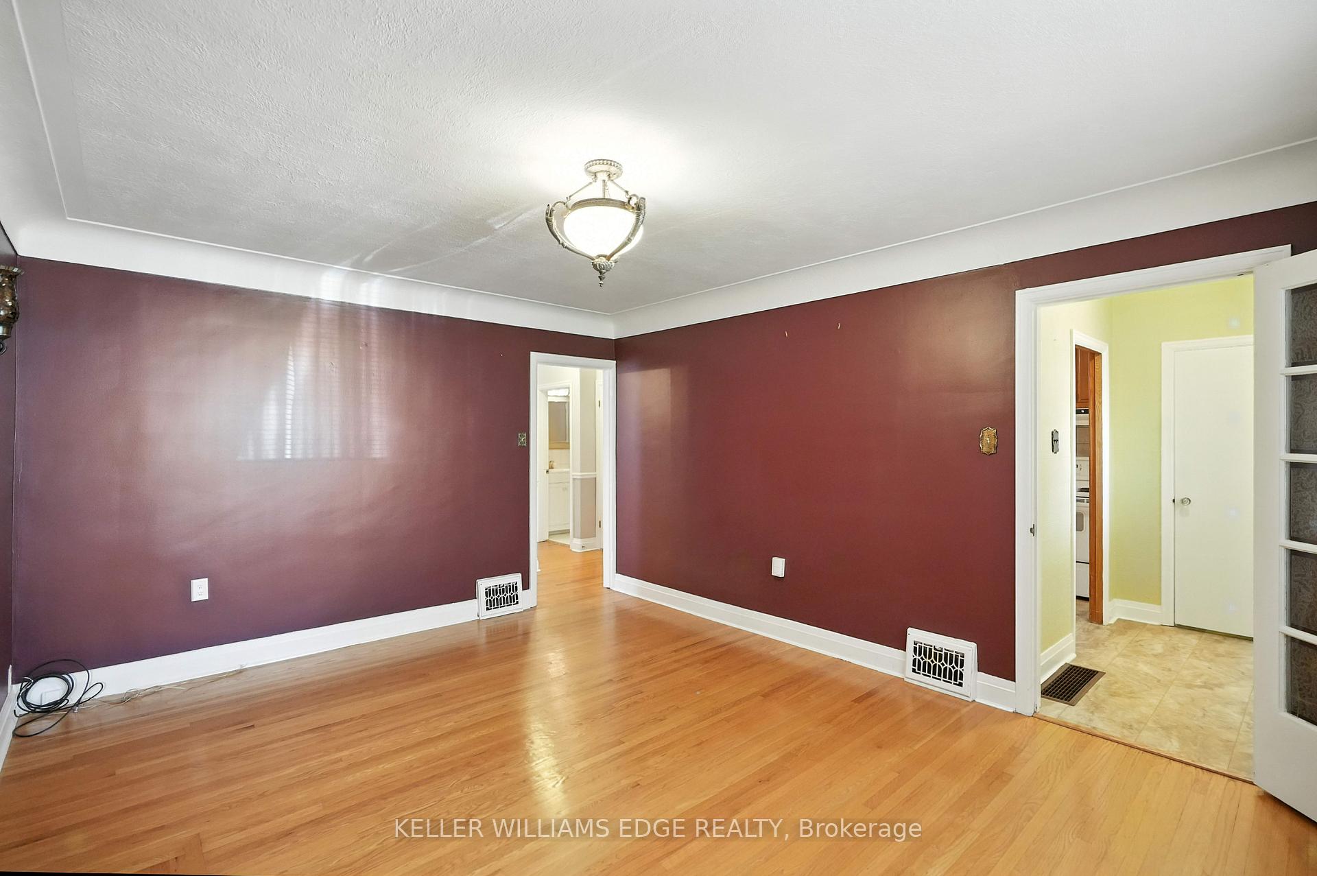 Photo 8 of 127 Garside Avenue S, Hamilton, Homeside — HOMEH