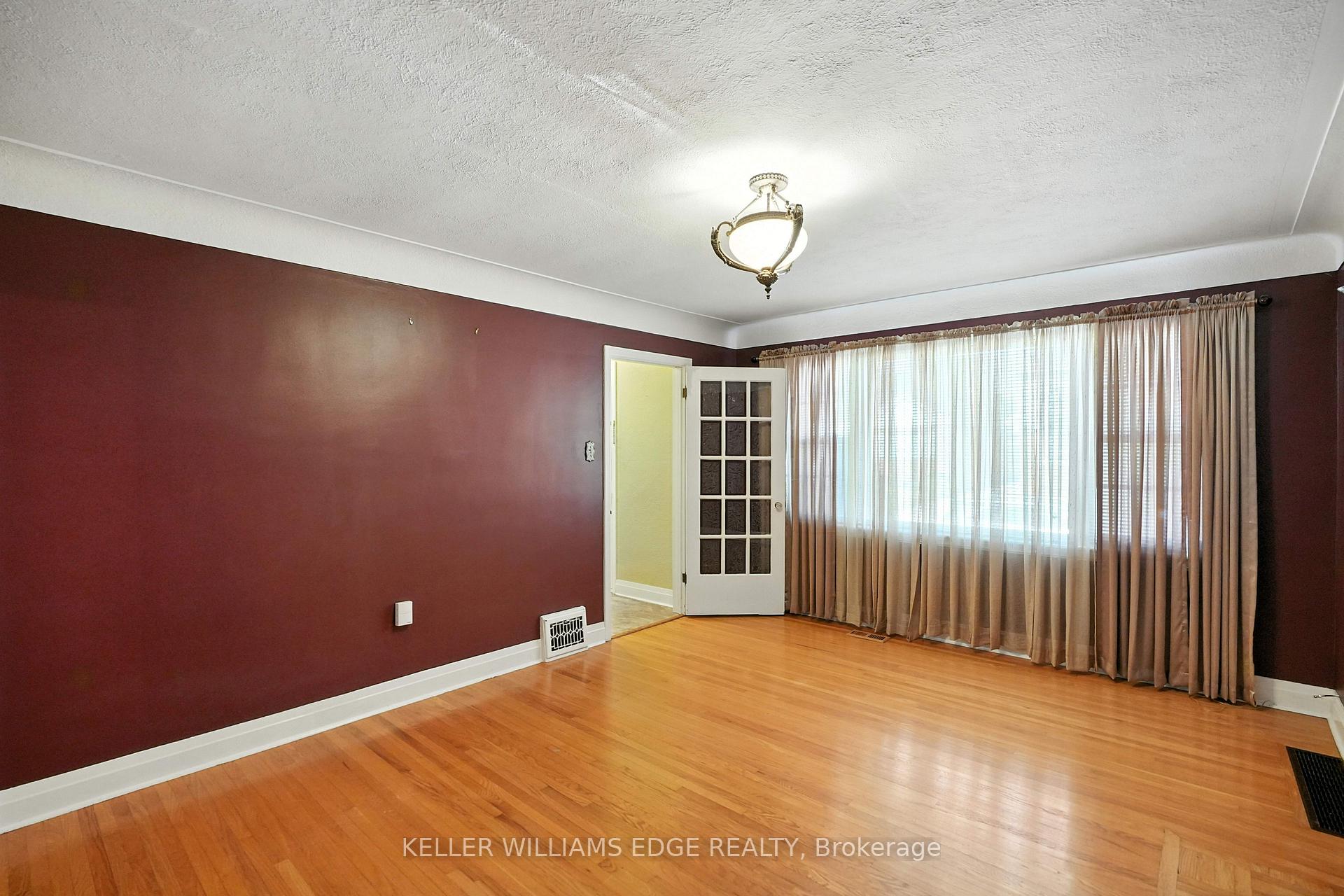 Photo 9 of 127 Garside Avenue S, Hamilton, Homeside — HOMEH