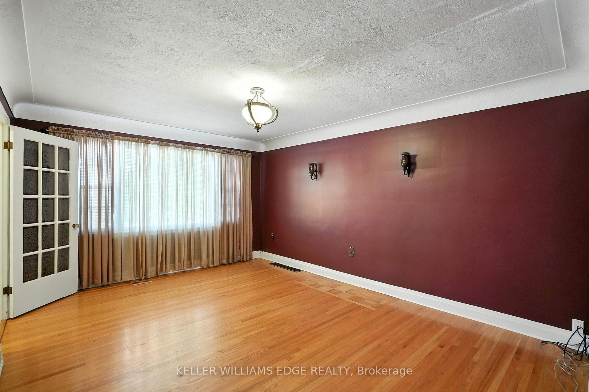 Photo 10 of 127 Garside Avenue S, Hamilton, Homeside — HOMEH