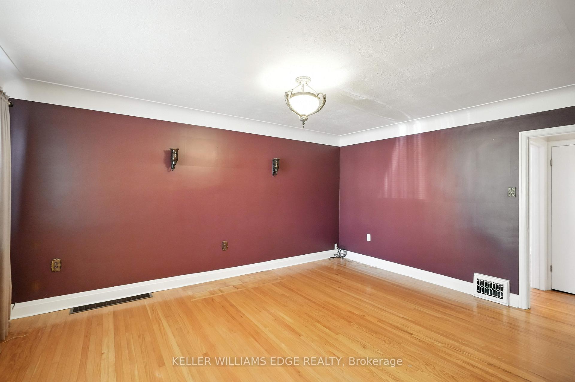 Photo 11 of 127 Garside Avenue S, Hamilton, Homeside — HOMEH