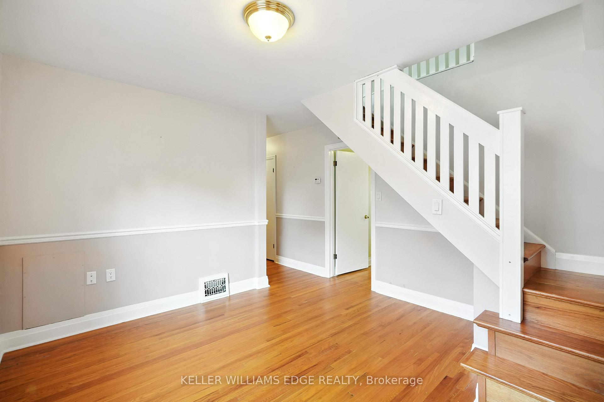 Photo 14 of 127 Garside Avenue S, Hamilton, Homeside — HOMEH