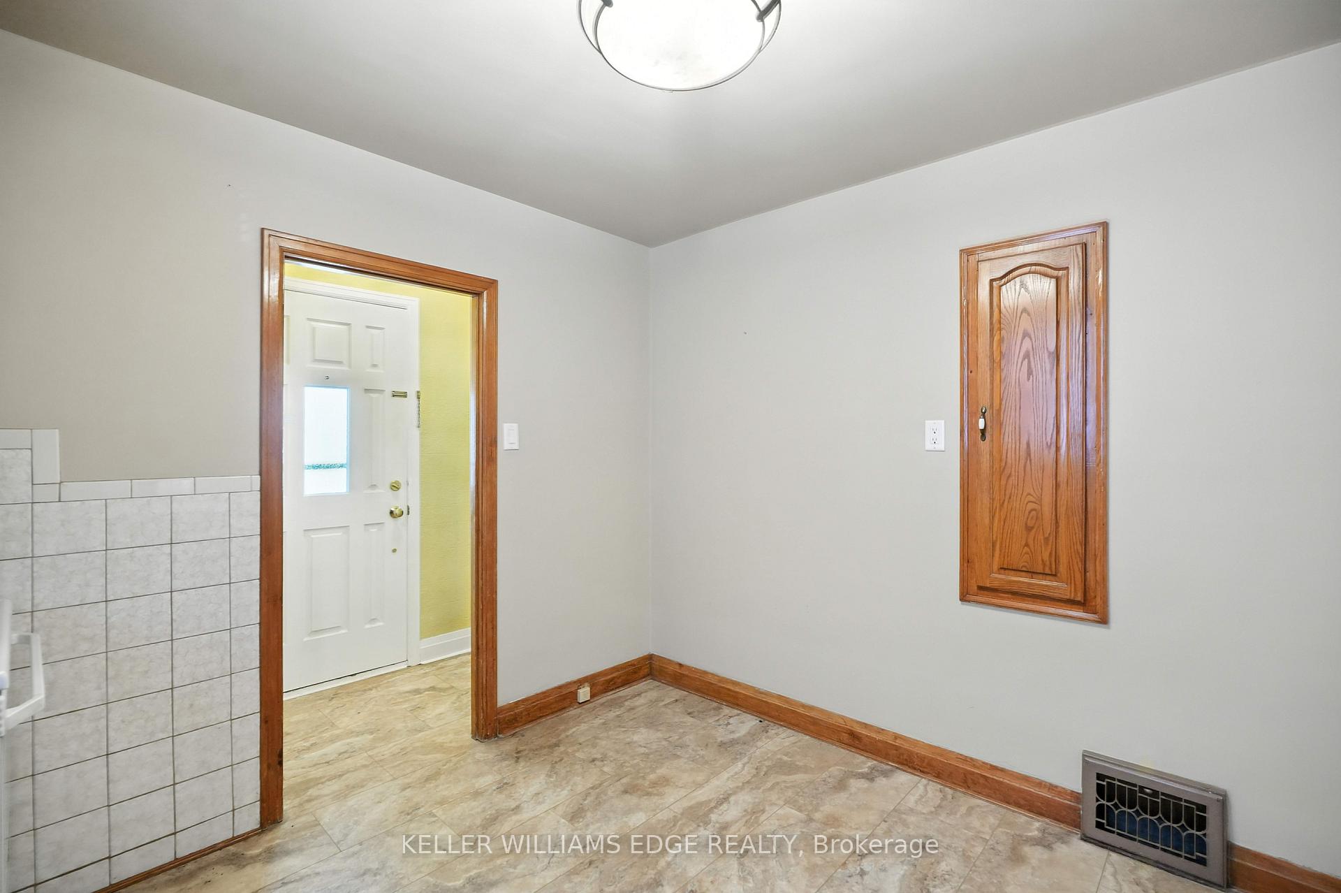 Photo 19 of 127 Garside Avenue S, Hamilton, Homeside — HOMEH