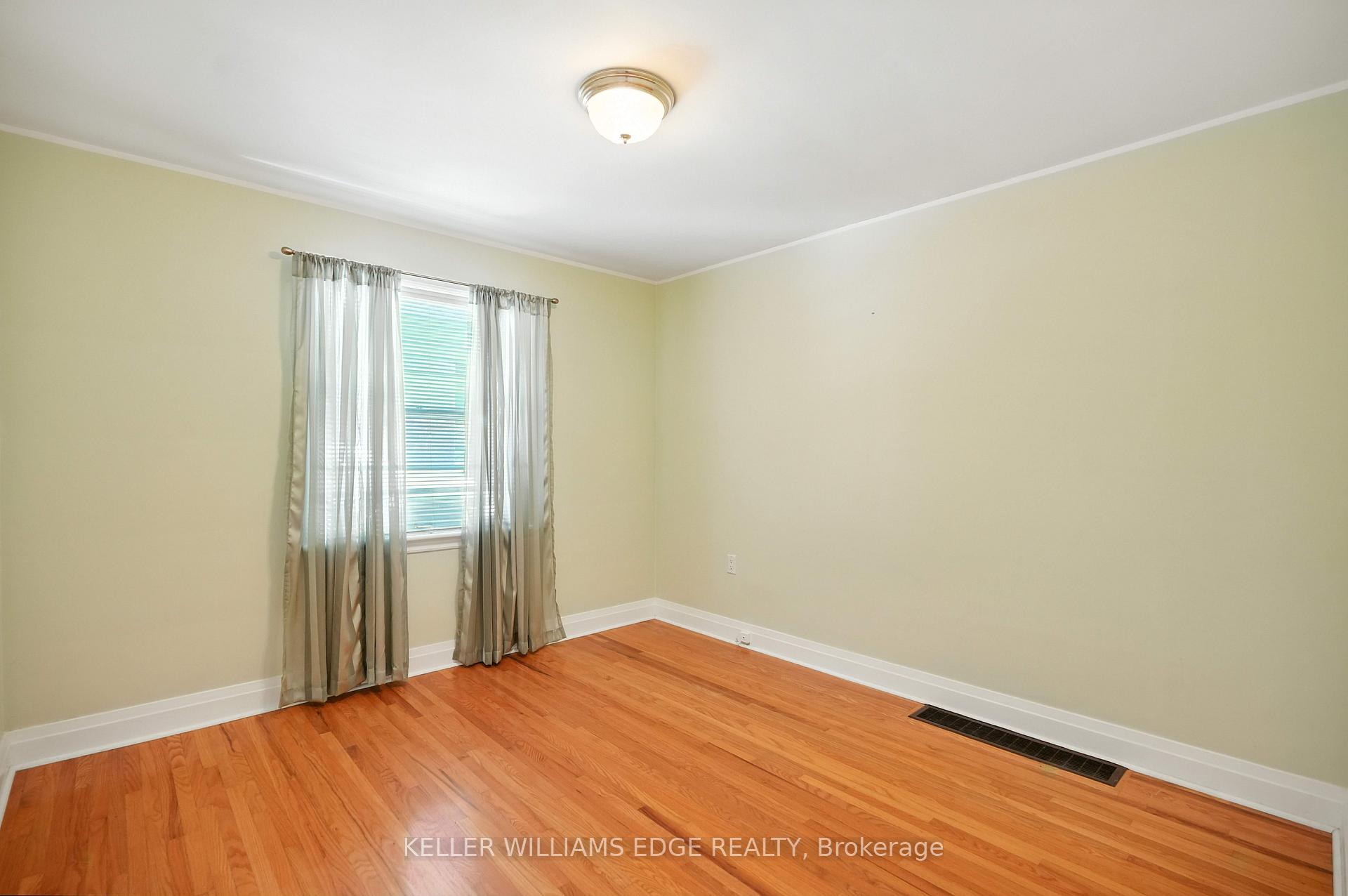 Photo 20 of 127 Garside Avenue S, Hamilton, Homeside — HOMEH
