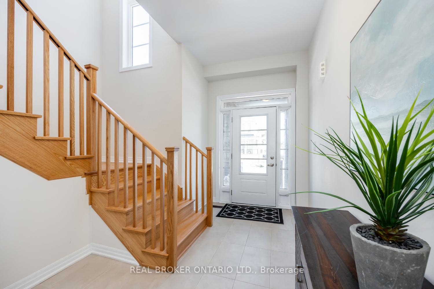 Photo 4 of 102 Belmont Drive, Clarington, Newcastle — HOMEH