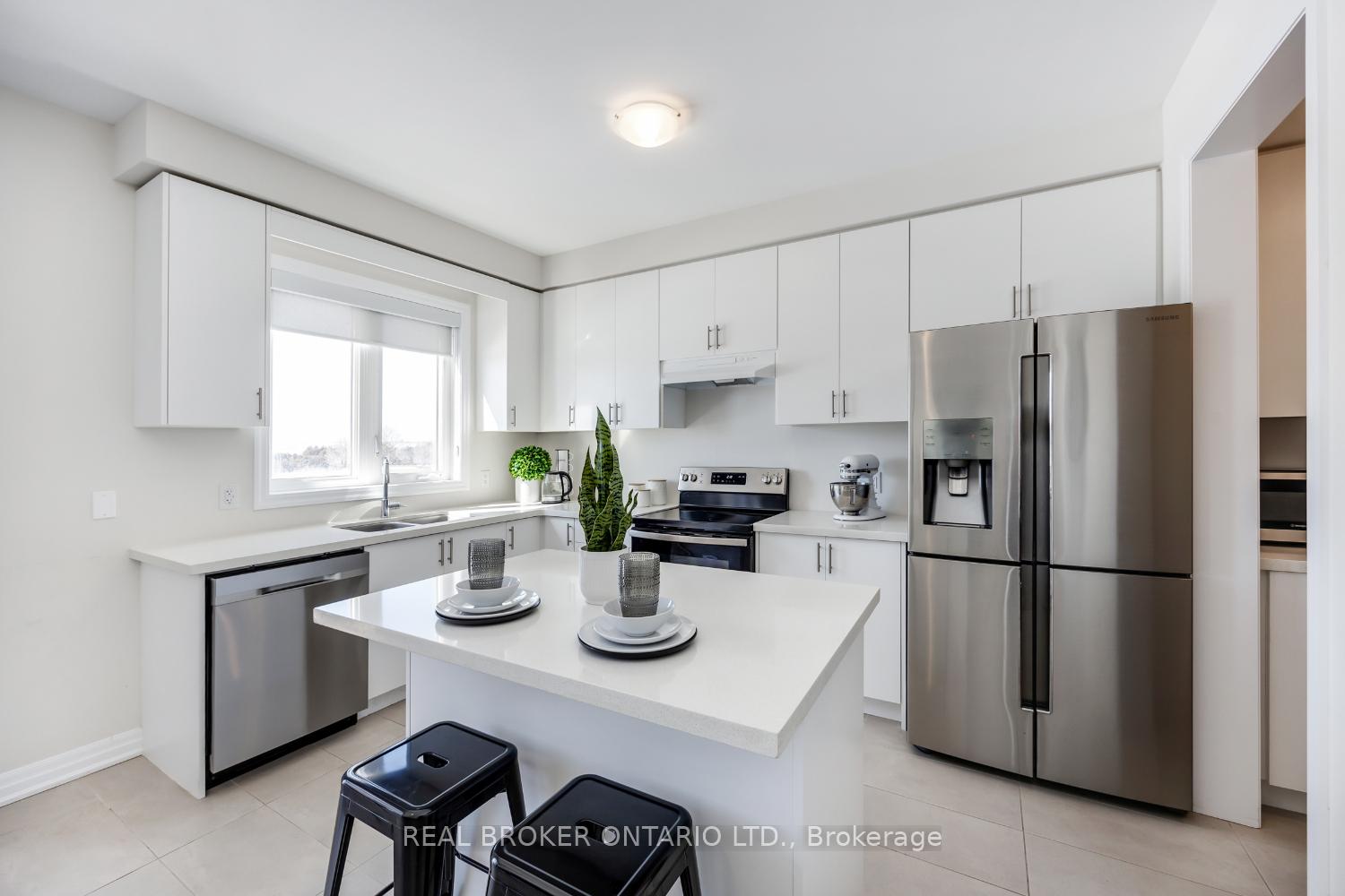 Photo 5 of 102 Belmont Drive, Clarington, Newcastle — HOMEH