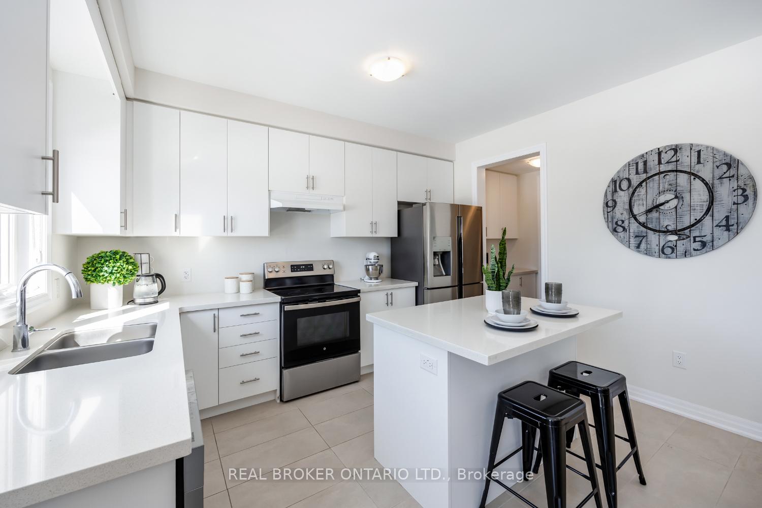 Photo 6 of 102 Belmont Drive, Clarington, Newcastle — HOMEH