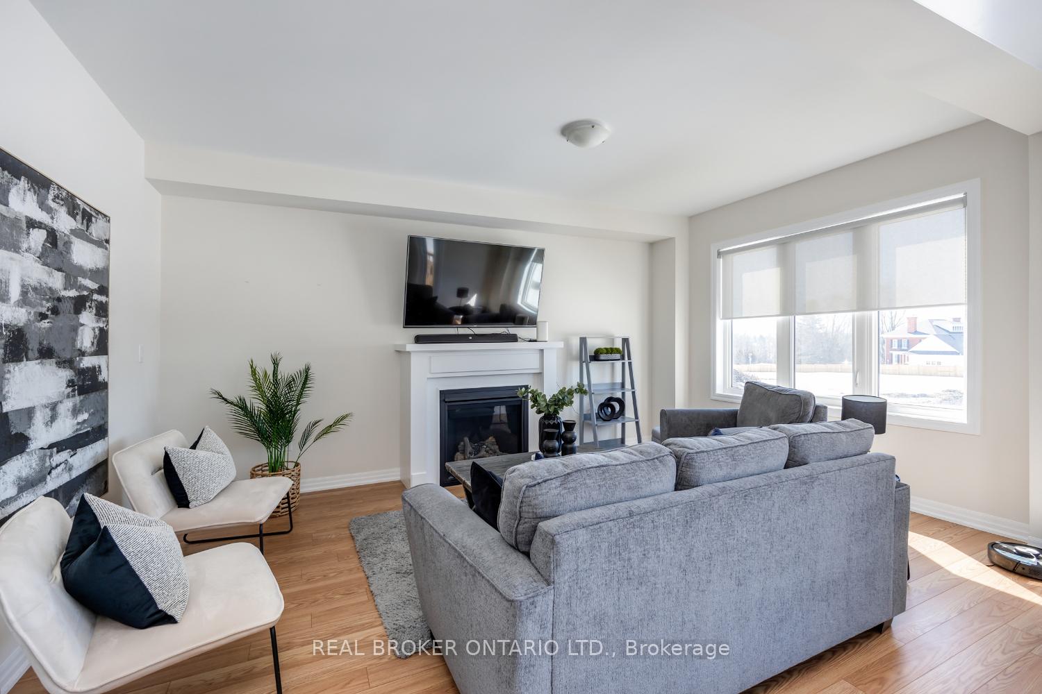 Photo 15 of 102 Belmont Drive, Clarington, Newcastle — HOMEH