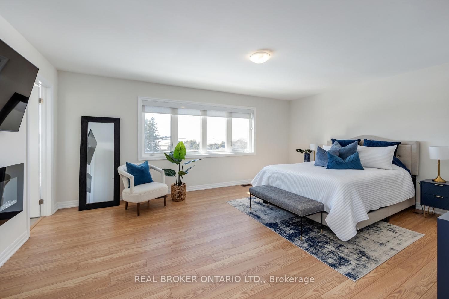 Photo 18 of 102 Belmont Drive, Clarington, Newcastle — HOMEH
