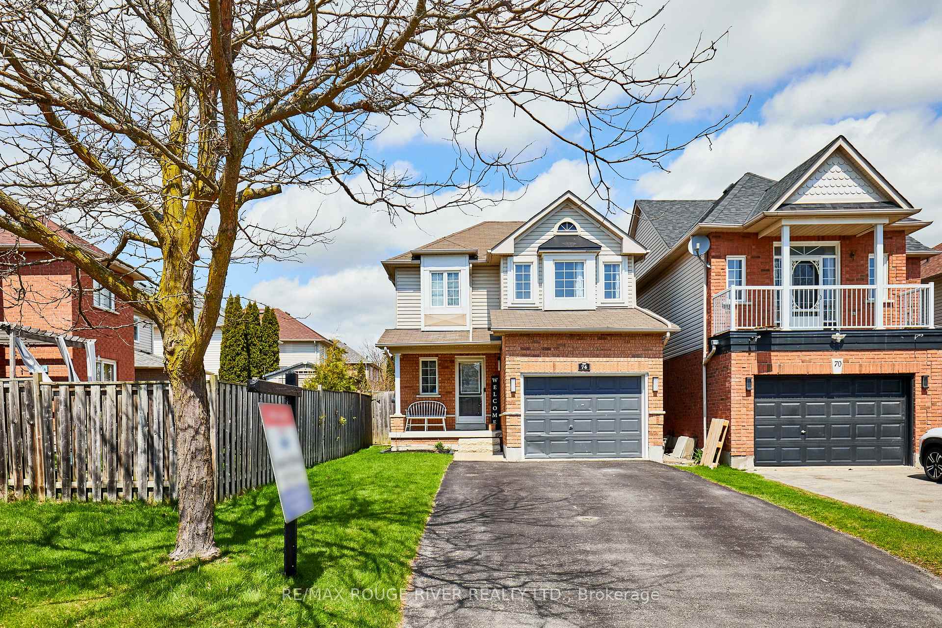 Photo 2 of 74 Madden Place, Clarington, Bowmanville — HOMEH