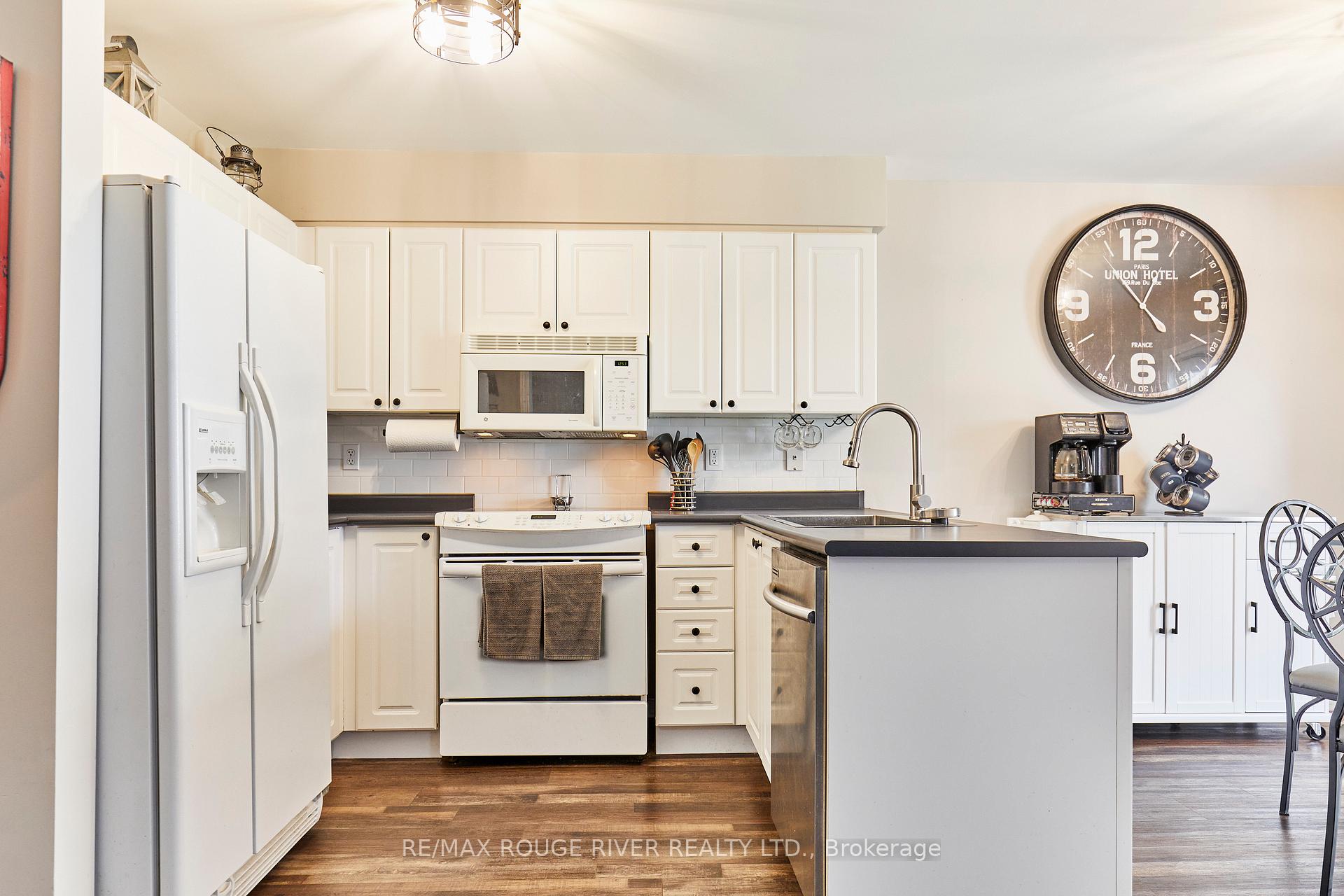 Photo 4 of 74 Madden Place, Clarington, Bowmanville — HOMEH