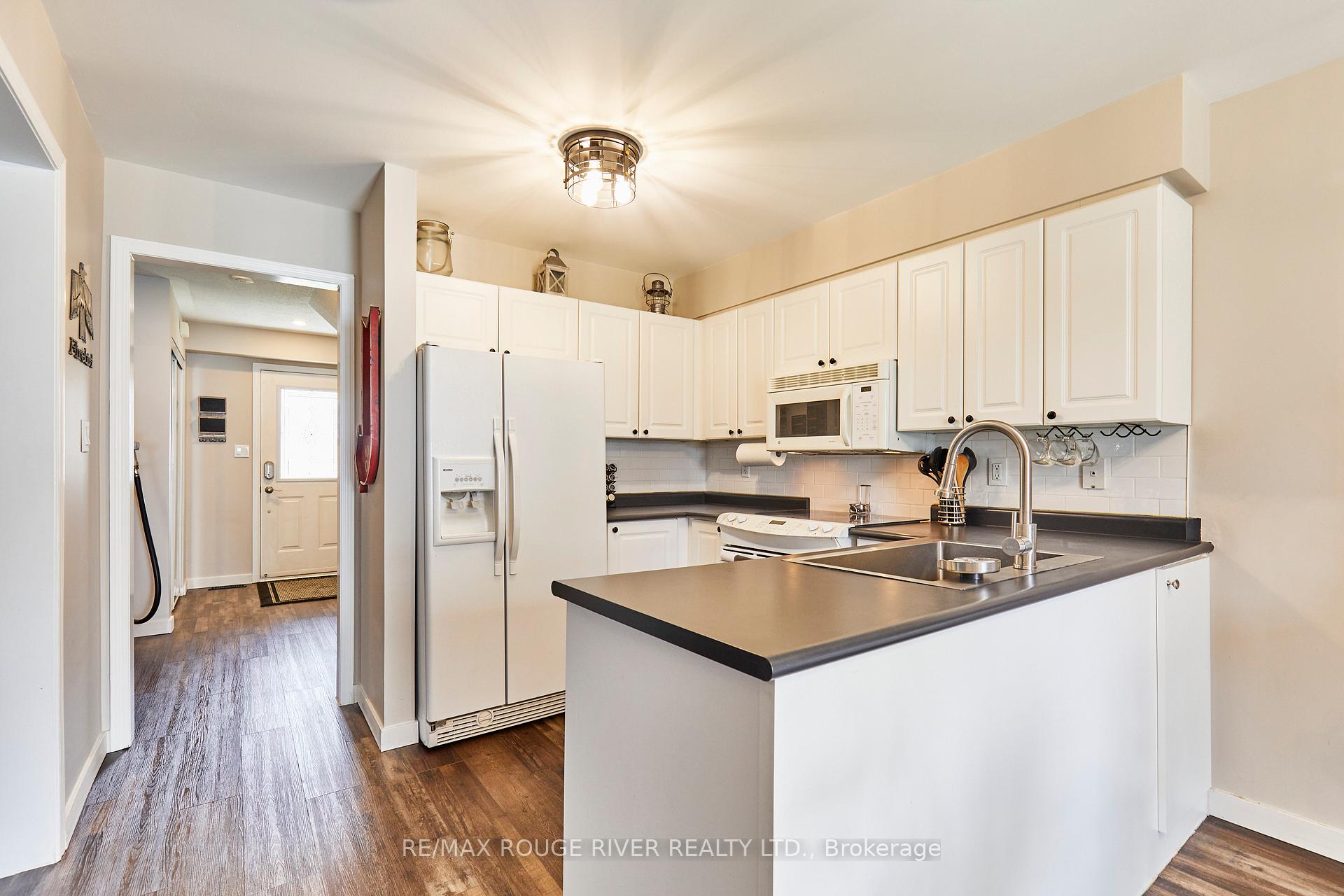 Photo 5 of 74 Madden Place, Clarington, Bowmanville — HOMEH