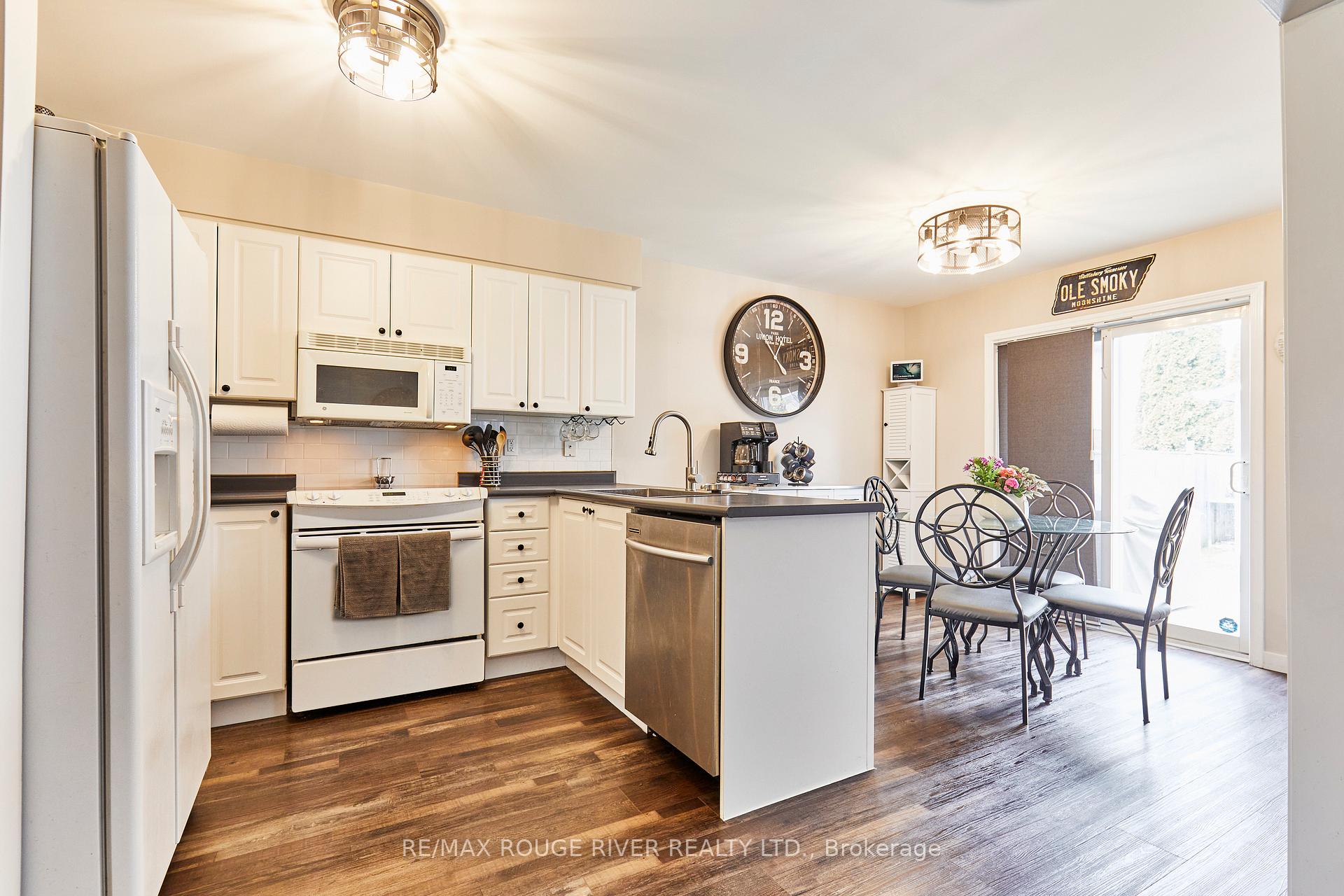 Photo 6 of 74 Madden Place, Clarington, Bowmanville — HOMEH