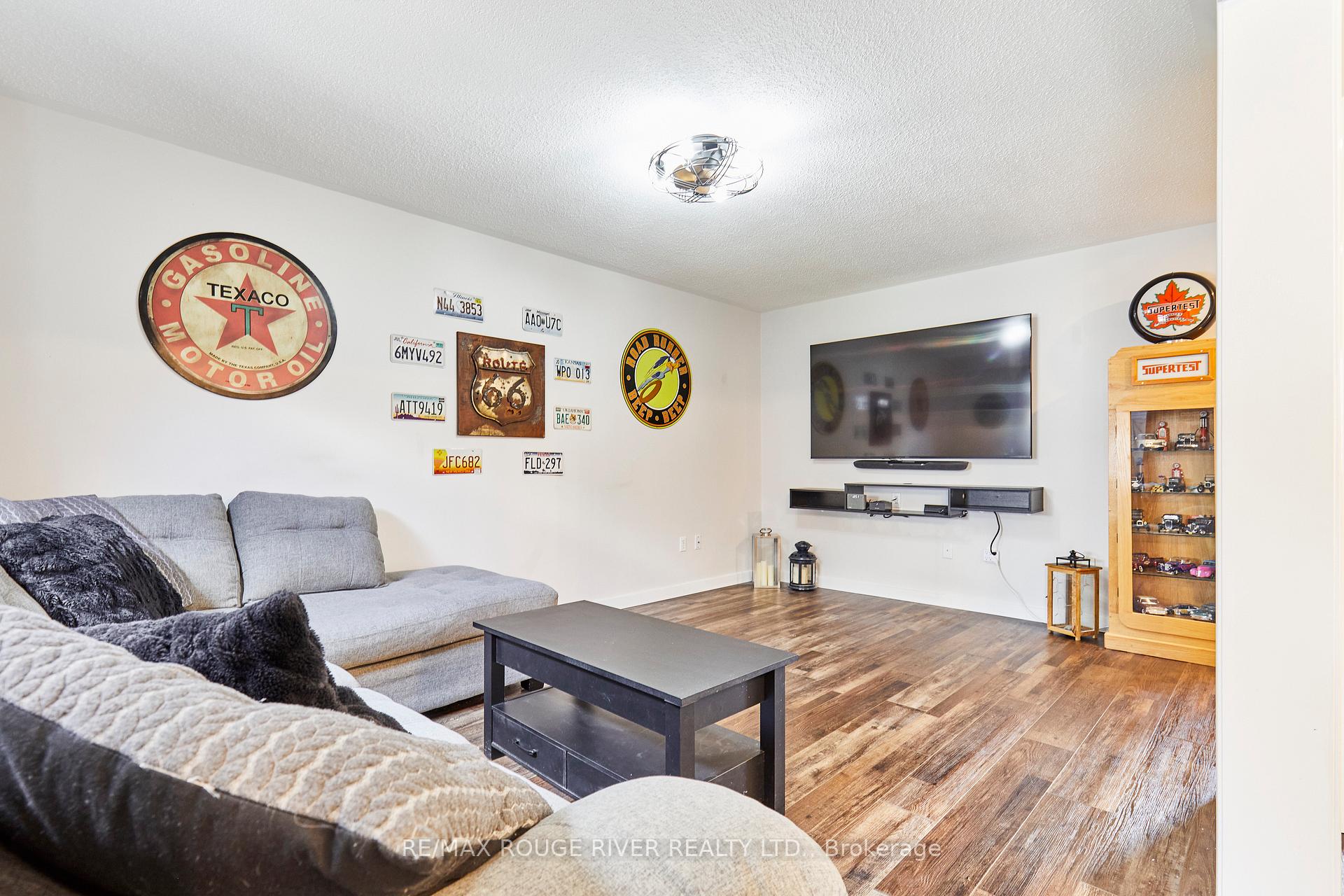 Photo 9 of 74 Madden Place, Clarington, Bowmanville — HOMEH