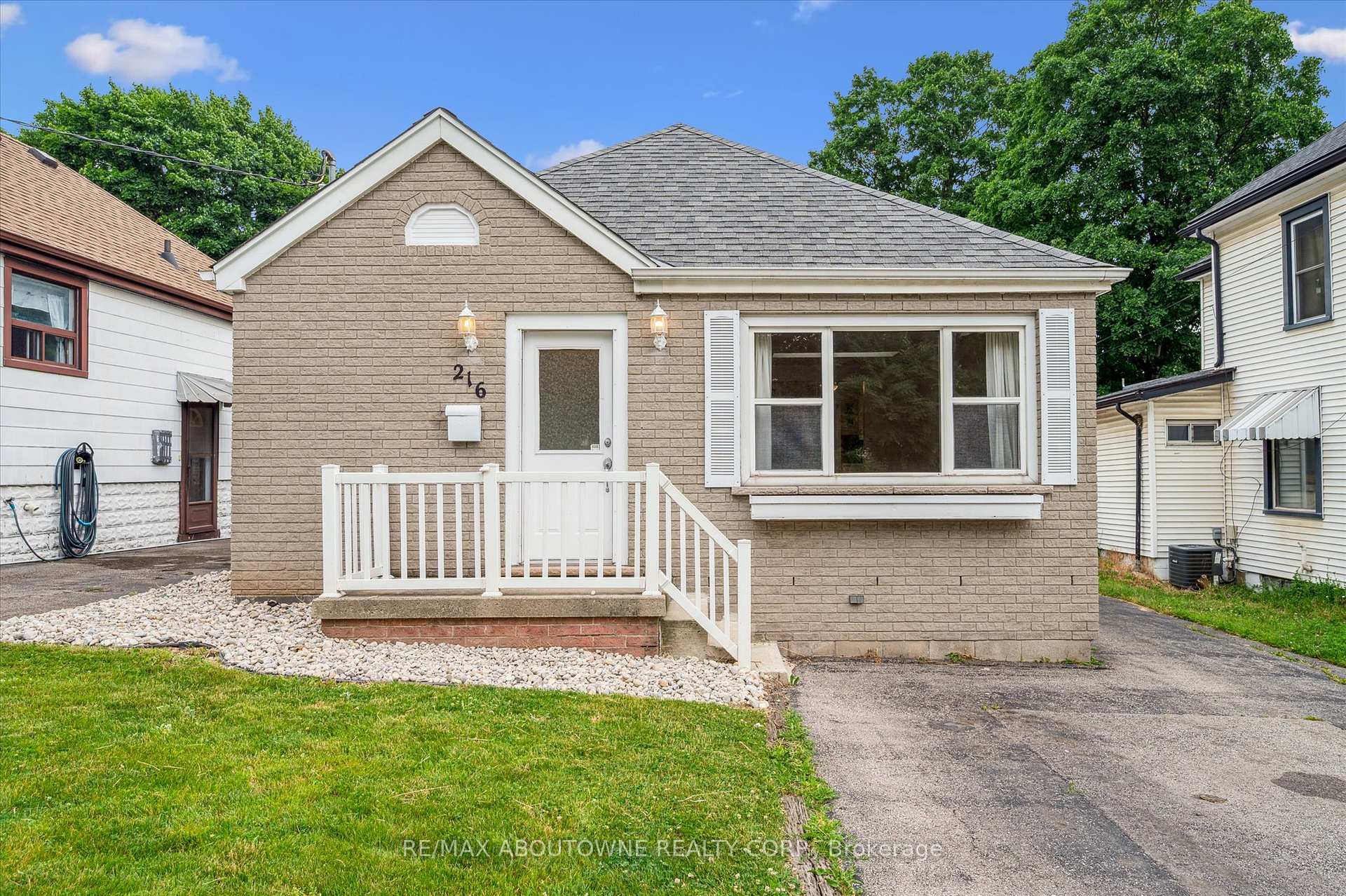 Photo 1 of 216 Bell Avenue, Hamilton, Bartonville — HOMEH