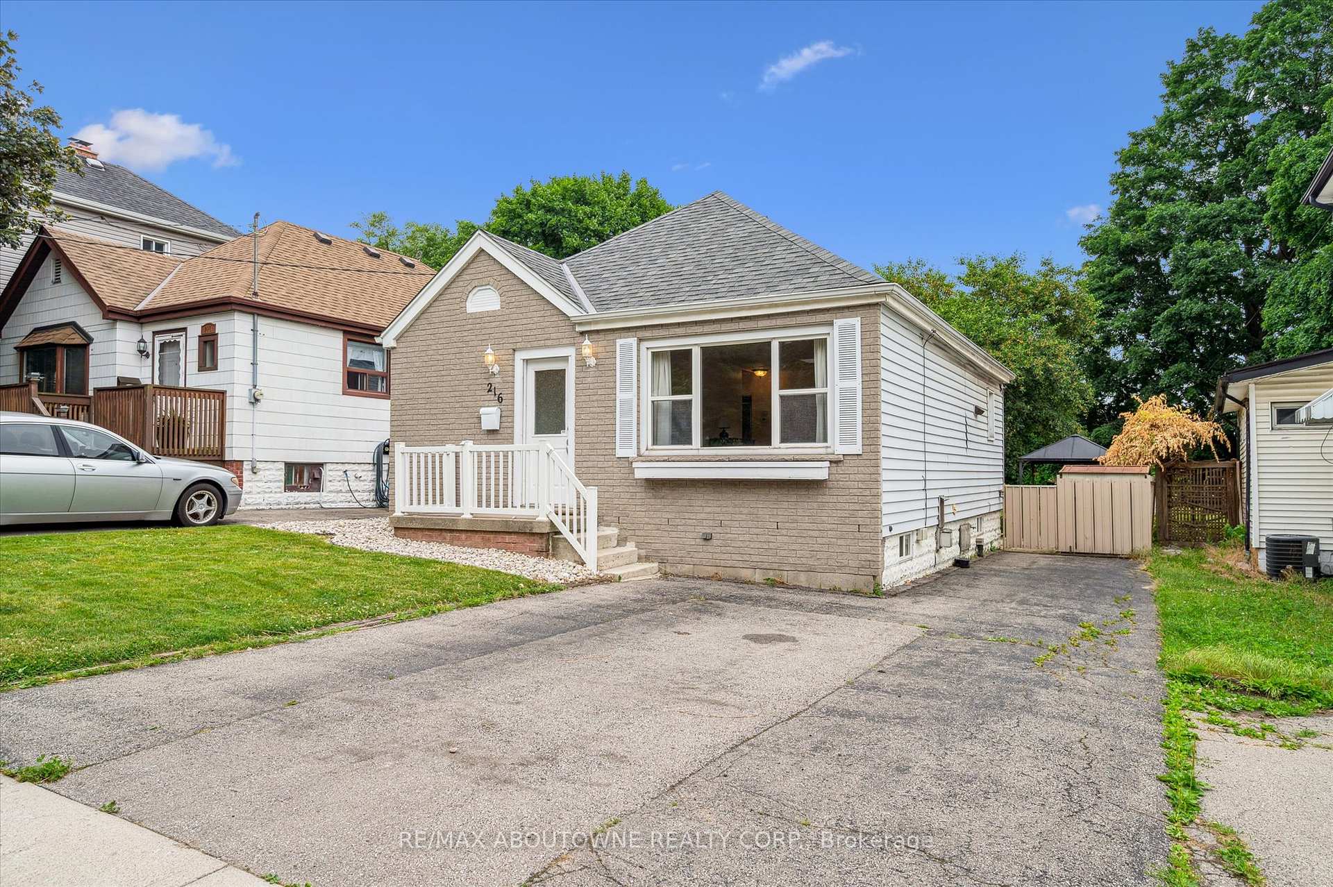 Photo 3 of 216 Bell Avenue, Hamilton, Bartonville — HOMEH