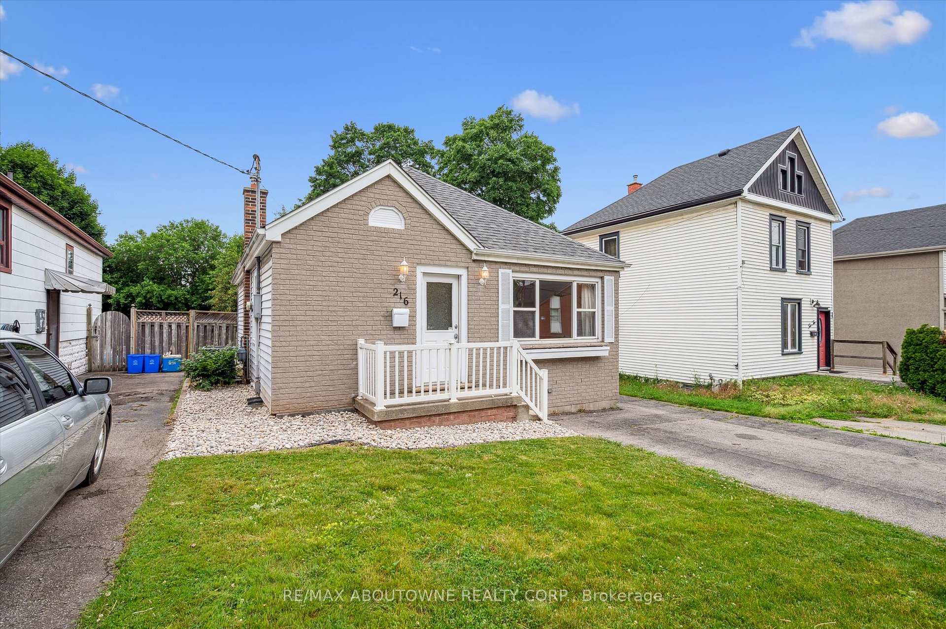 Photo 4 of 216 Bell Avenue, Hamilton, Bartonville — HOMEH