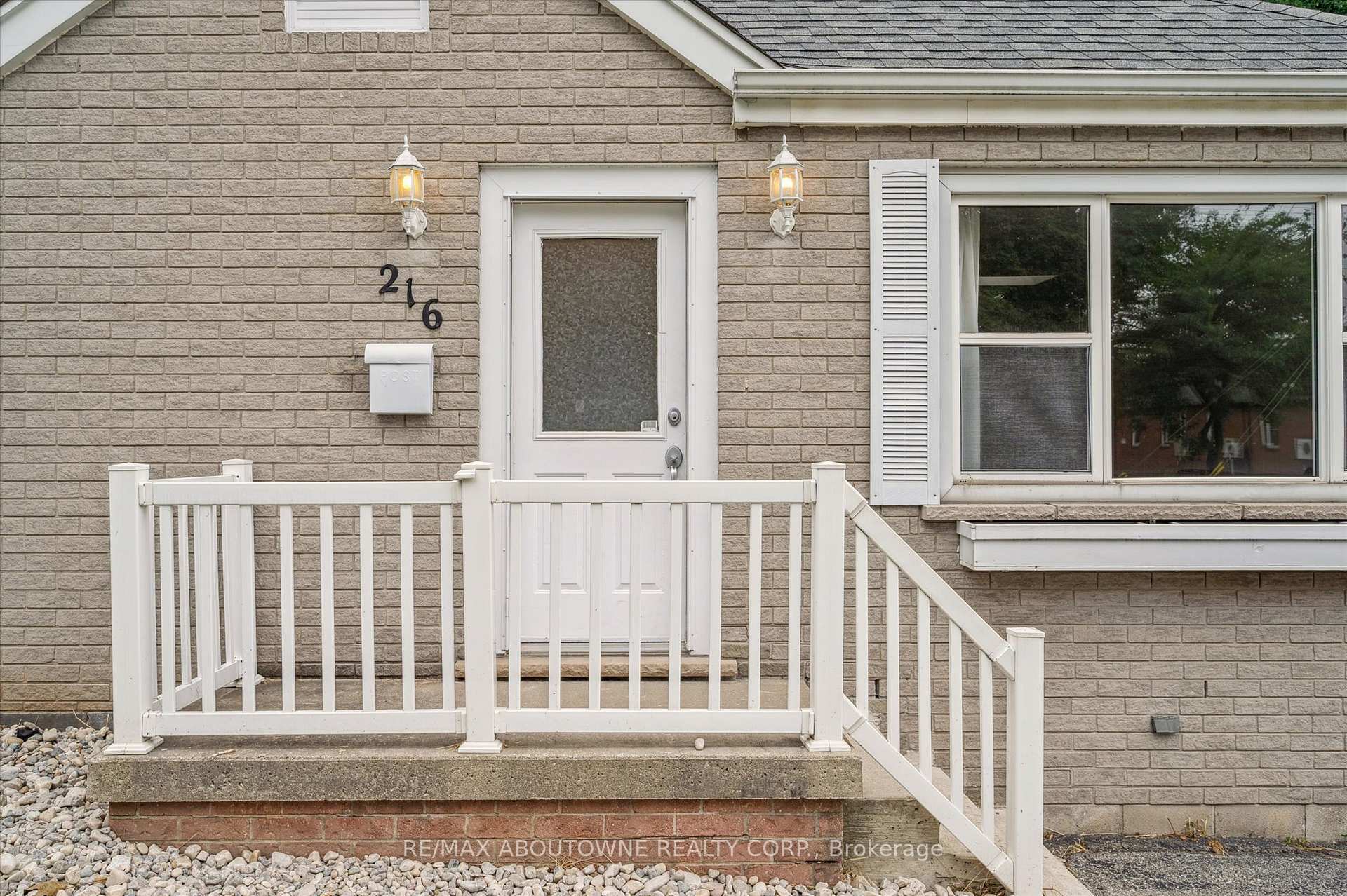 Photo 5 of 216 Bell Avenue, Hamilton, Bartonville — HOMEH
