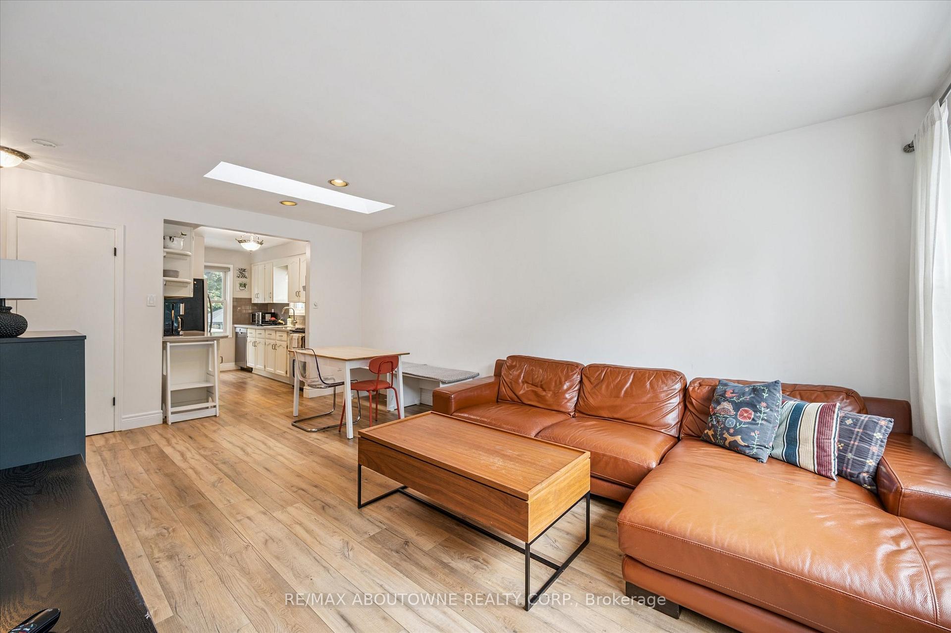 Photo 7 of 216 Bell Avenue, Hamilton, Bartonville — HOMEH