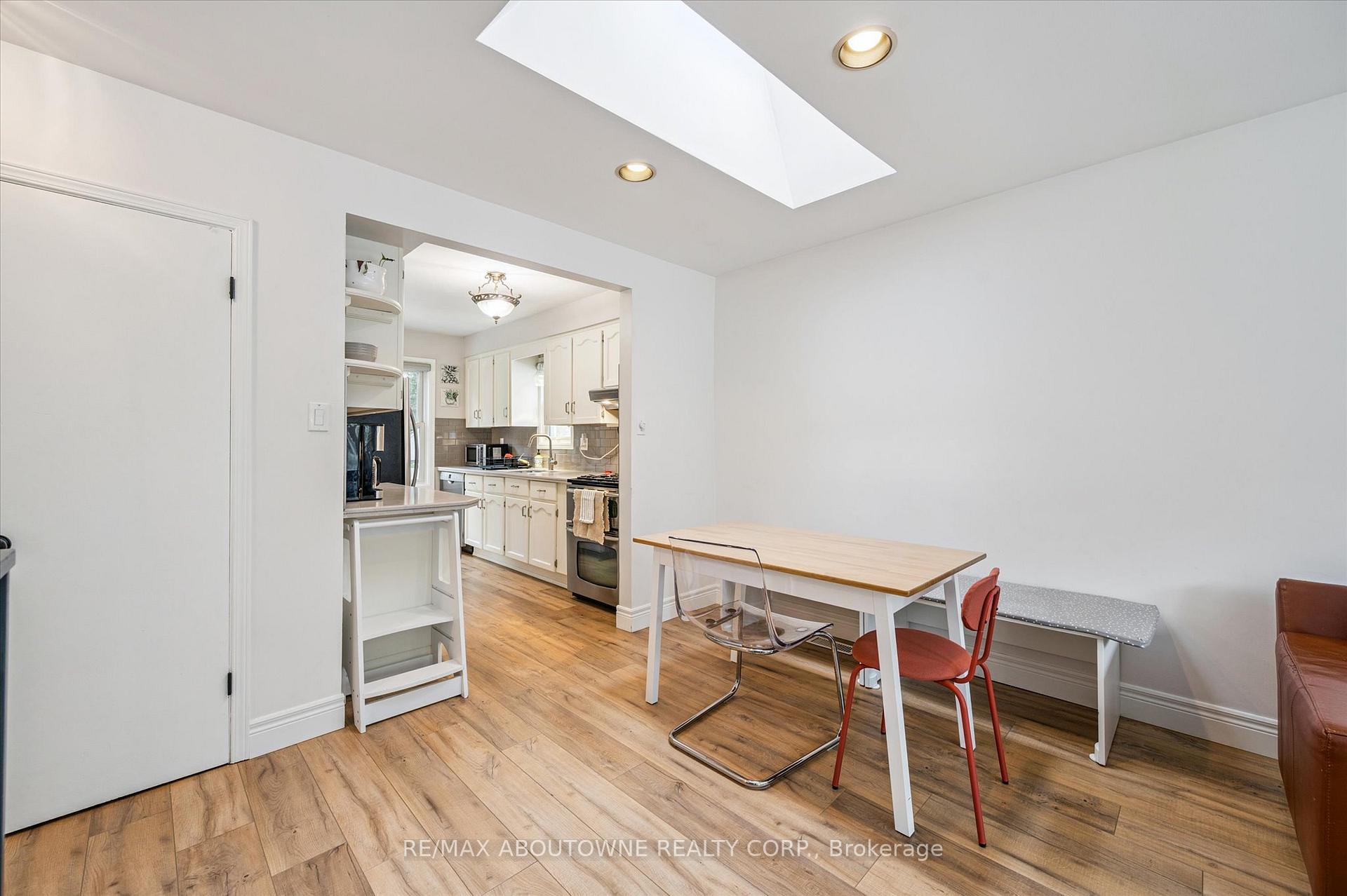 Photo 10 of 216 Bell Avenue, Hamilton, Bartonville — HOMEH