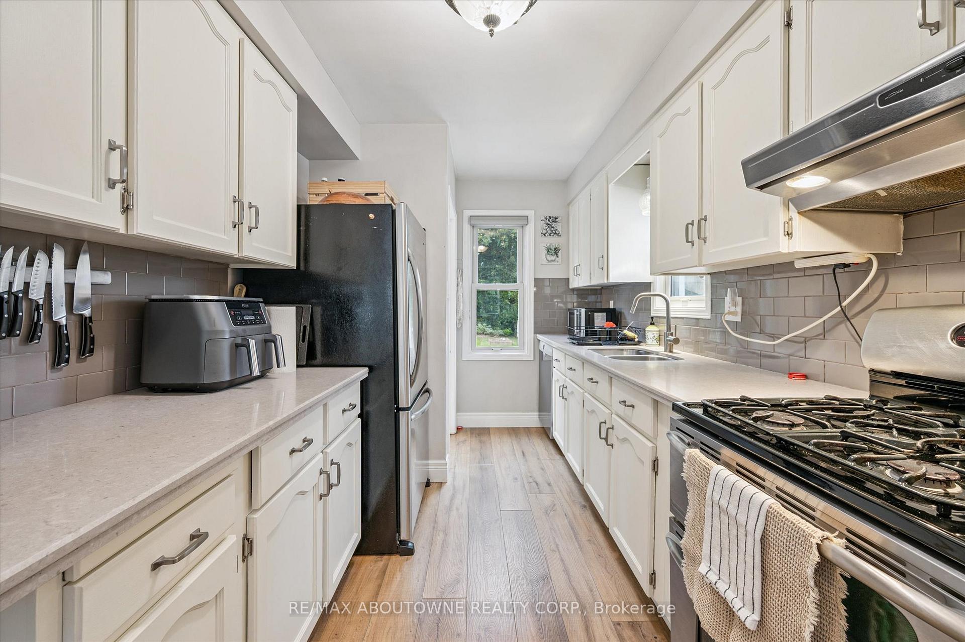 Photo 11 of 216 Bell Avenue, Hamilton, Bartonville — HOMEH
