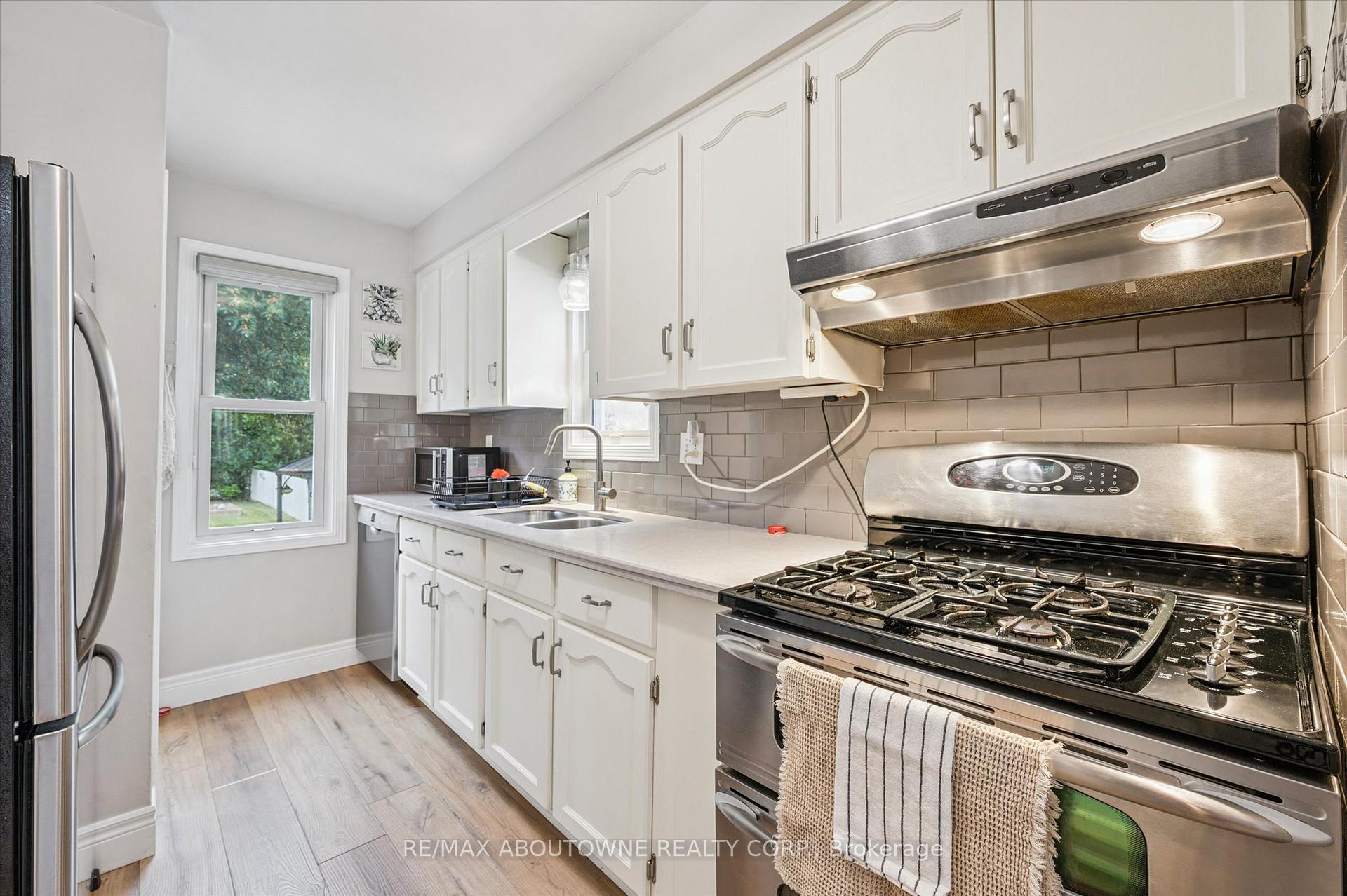 Photo 12 of 216 Bell Avenue, Hamilton, Bartonville — HOMEH
