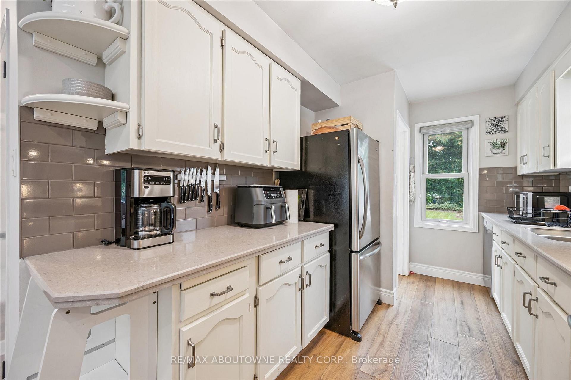 Photo 13 of 216 Bell Avenue, Hamilton, Bartonville — HOMEH