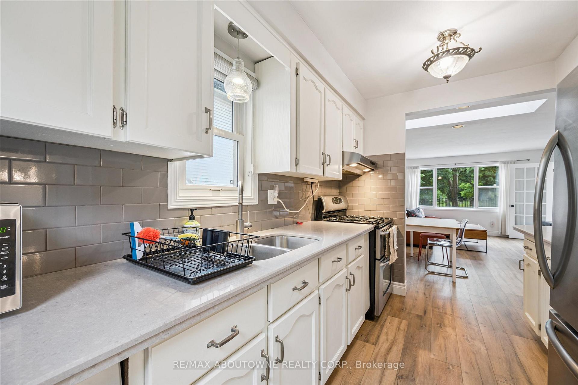 Photo 14 of 216 Bell Avenue, Hamilton, Bartonville — HOMEH