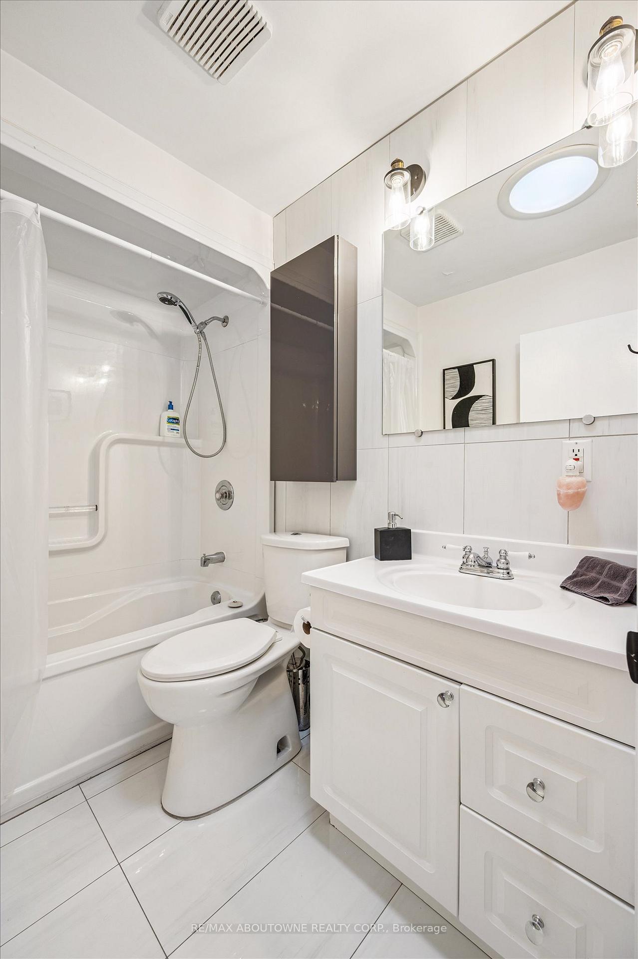 Photo 18 of 216 Bell Avenue, Hamilton, Bartonville — HOMEH