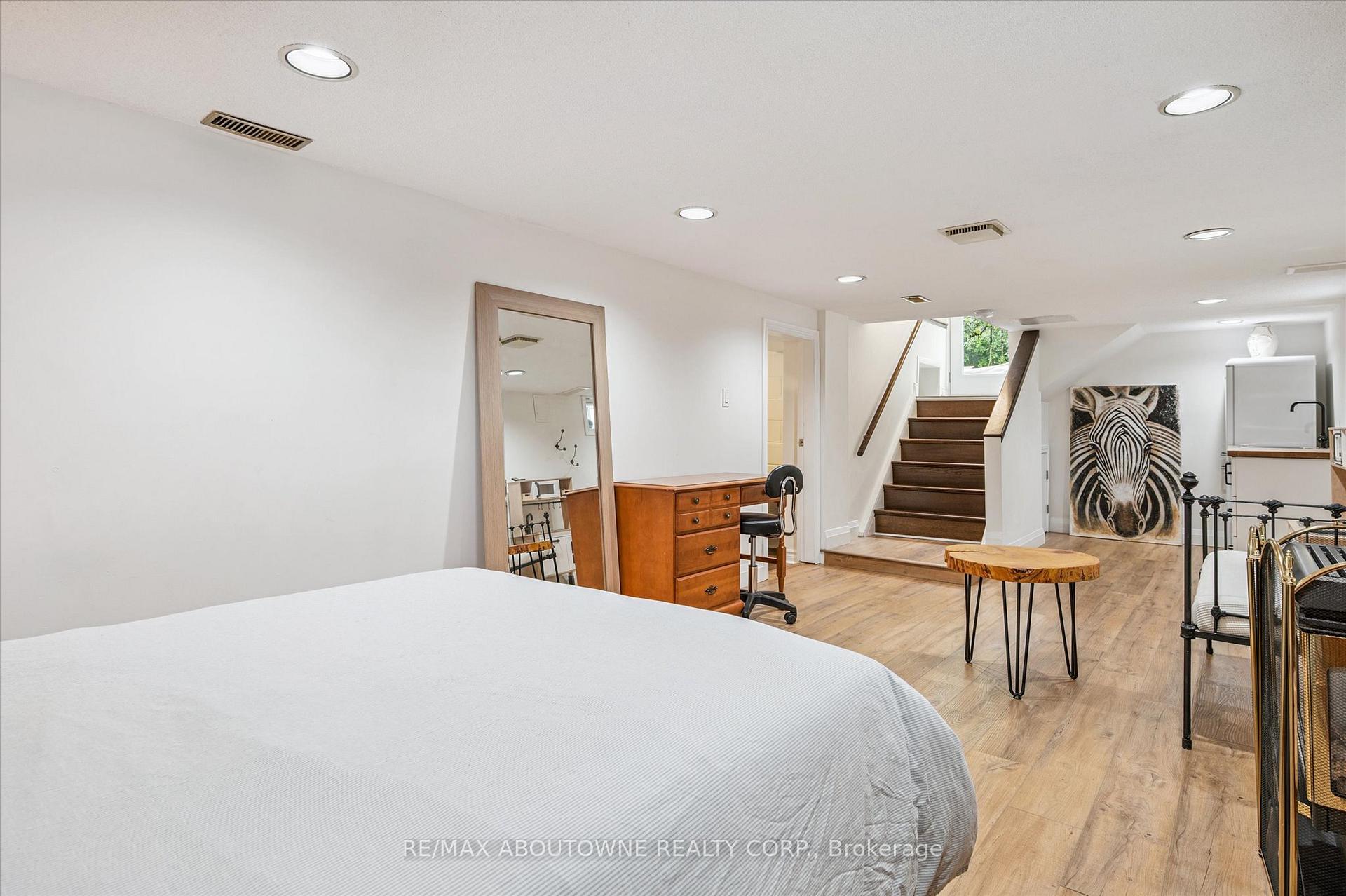 Photo 26 of 216 Bell Avenue, Hamilton, Bartonville — HOMEH