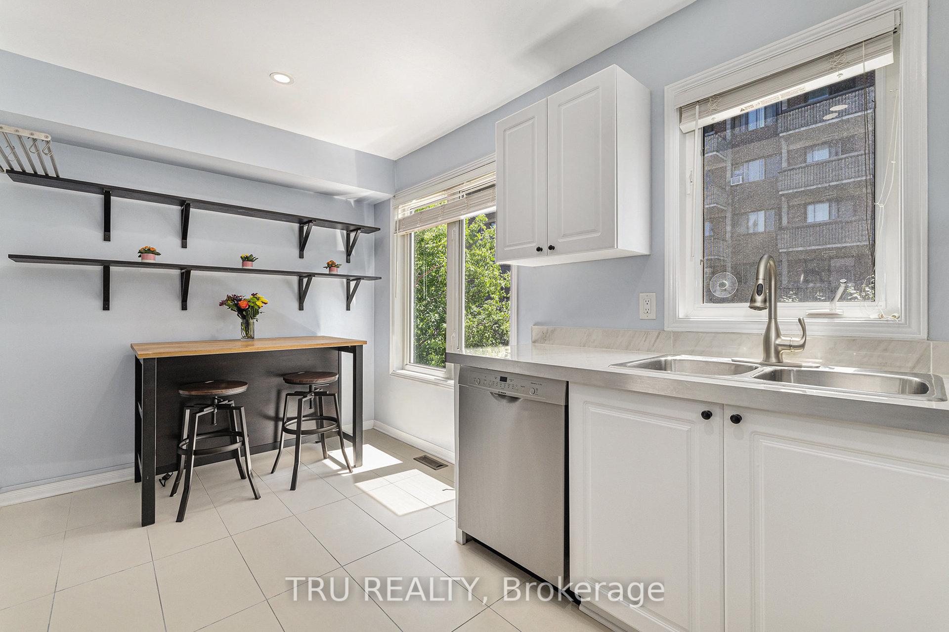Photo 8 of 306 Gotham Private, Ottawa, Central Park — HOMEH