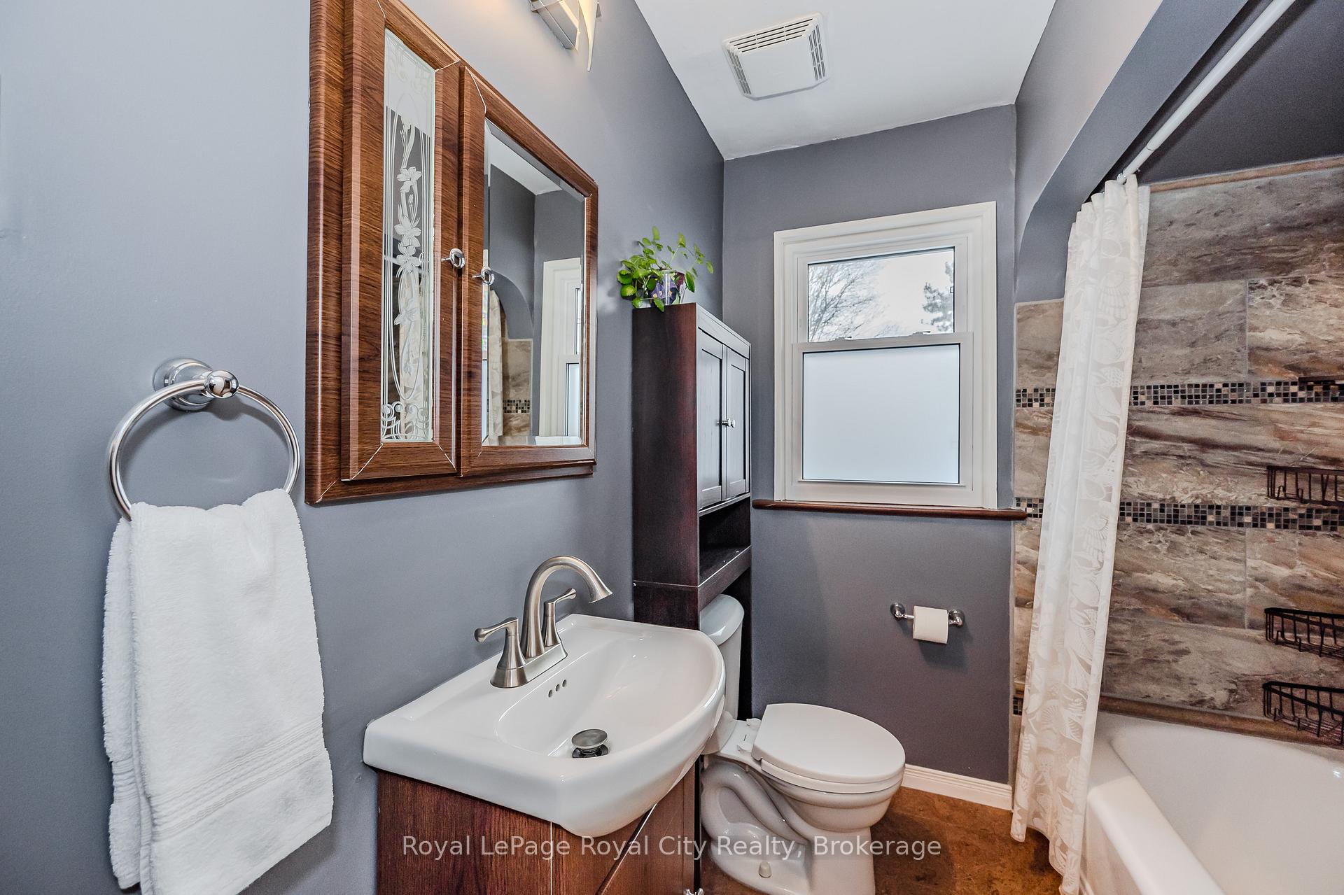 Photo 21 of 34 Marlborough Road, Guelph, General Hospital — HOMEH