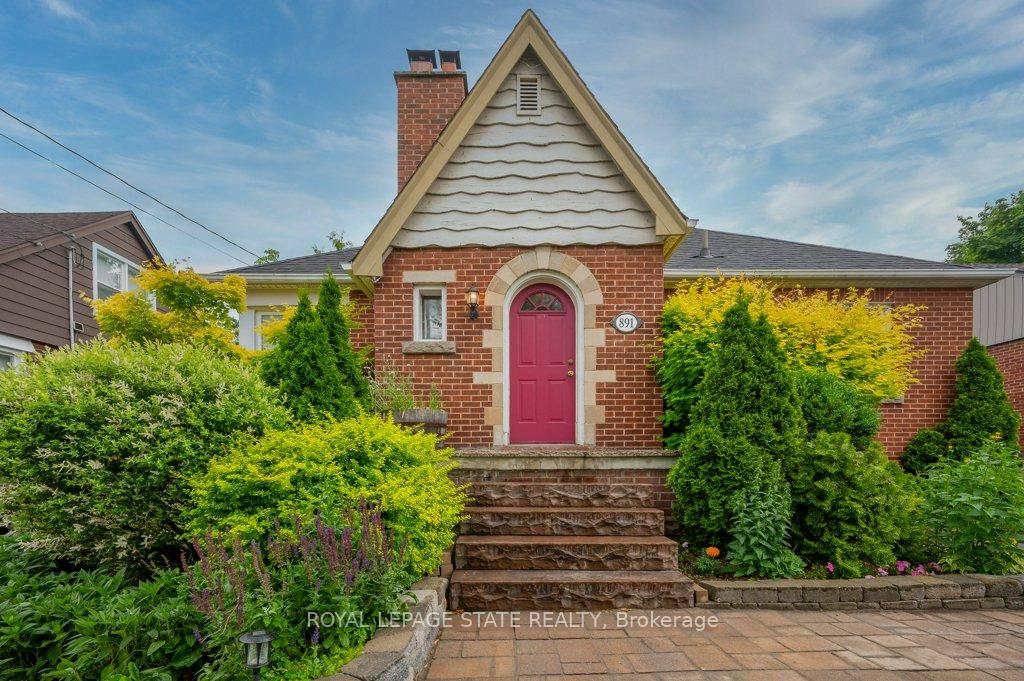 Photo 2 of 891 Garth Street, Hamilton, Buchanan — HOMEH