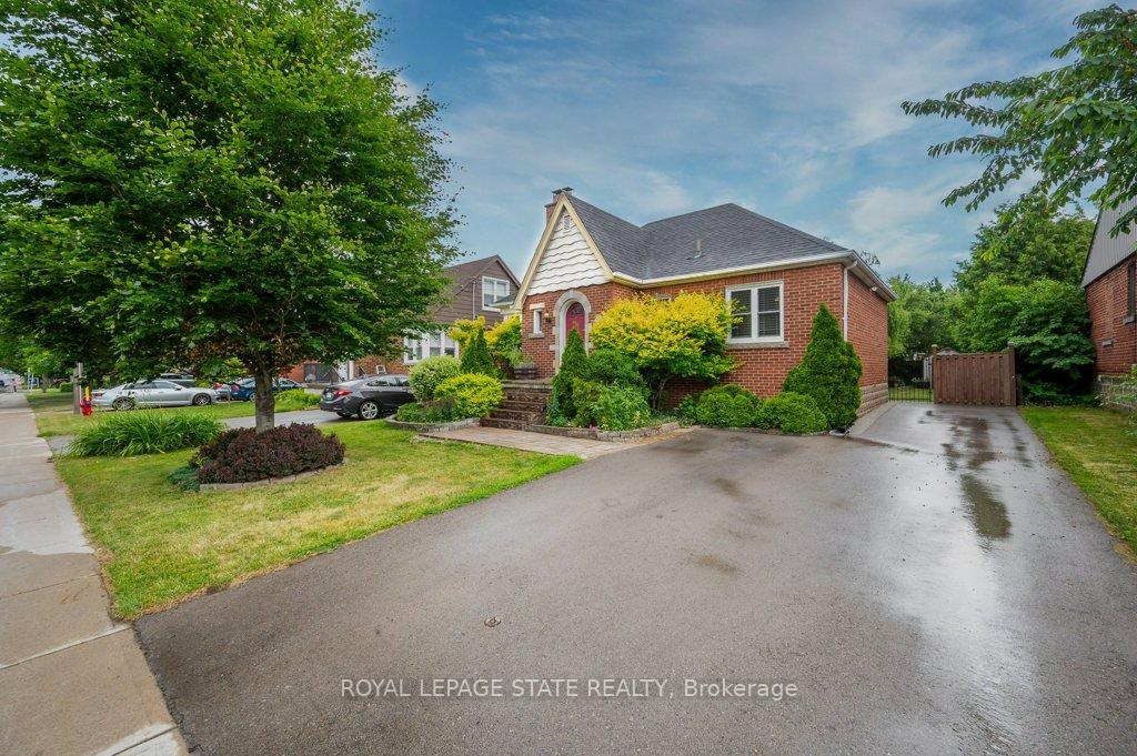 Photo 3 of 891 Garth Street, Hamilton, Buchanan — HOMEH