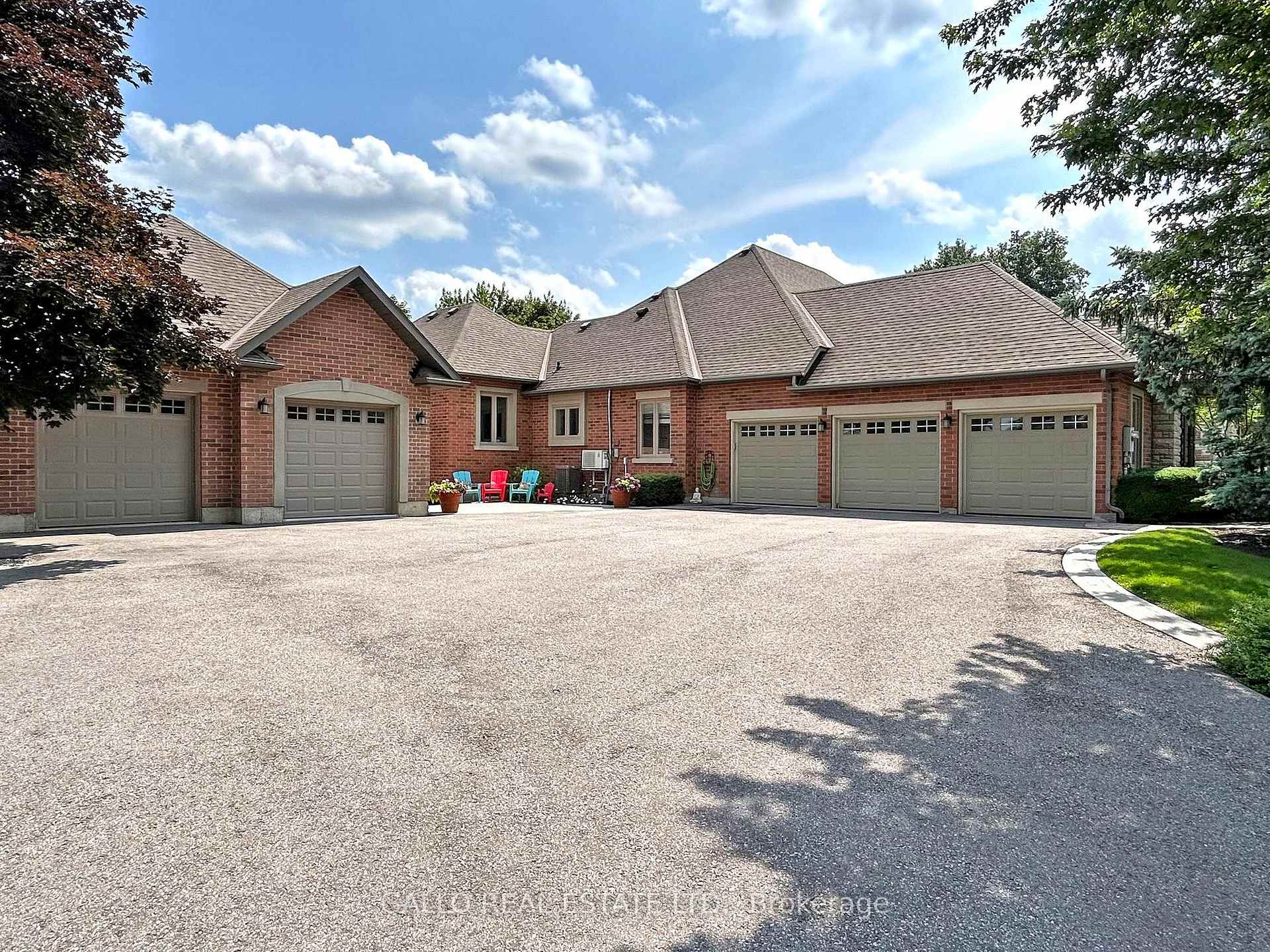Photo 5 of 56 Offord Crescent, Aurora, Bayview Southeast — HOMEH