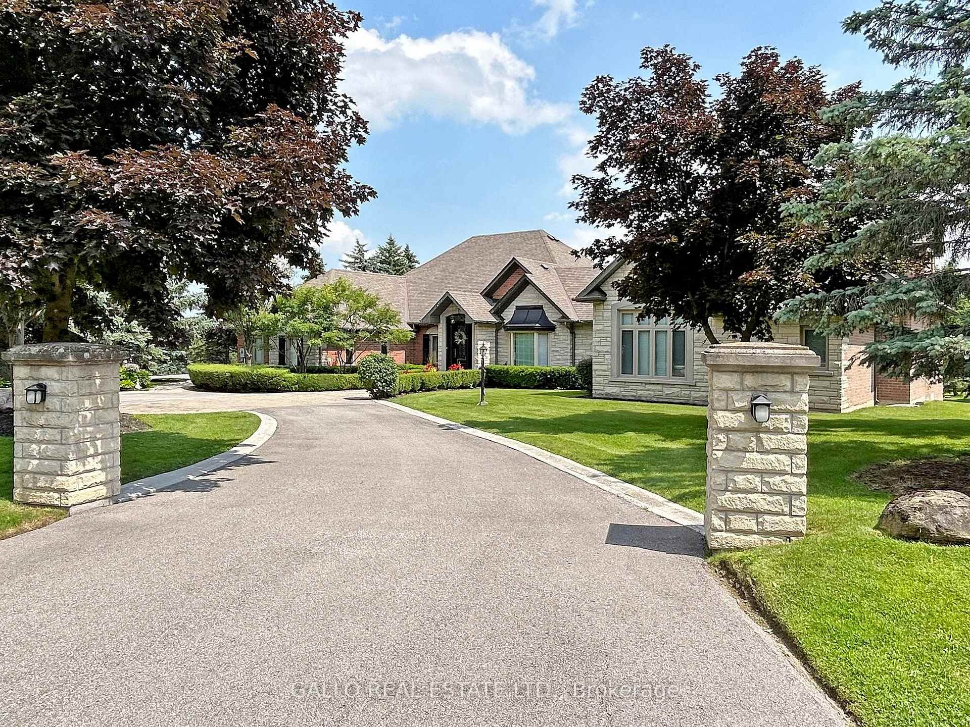 Photo 2 of 56 Offord Crescent, Aurora, Bayview Southeast — HOMEH