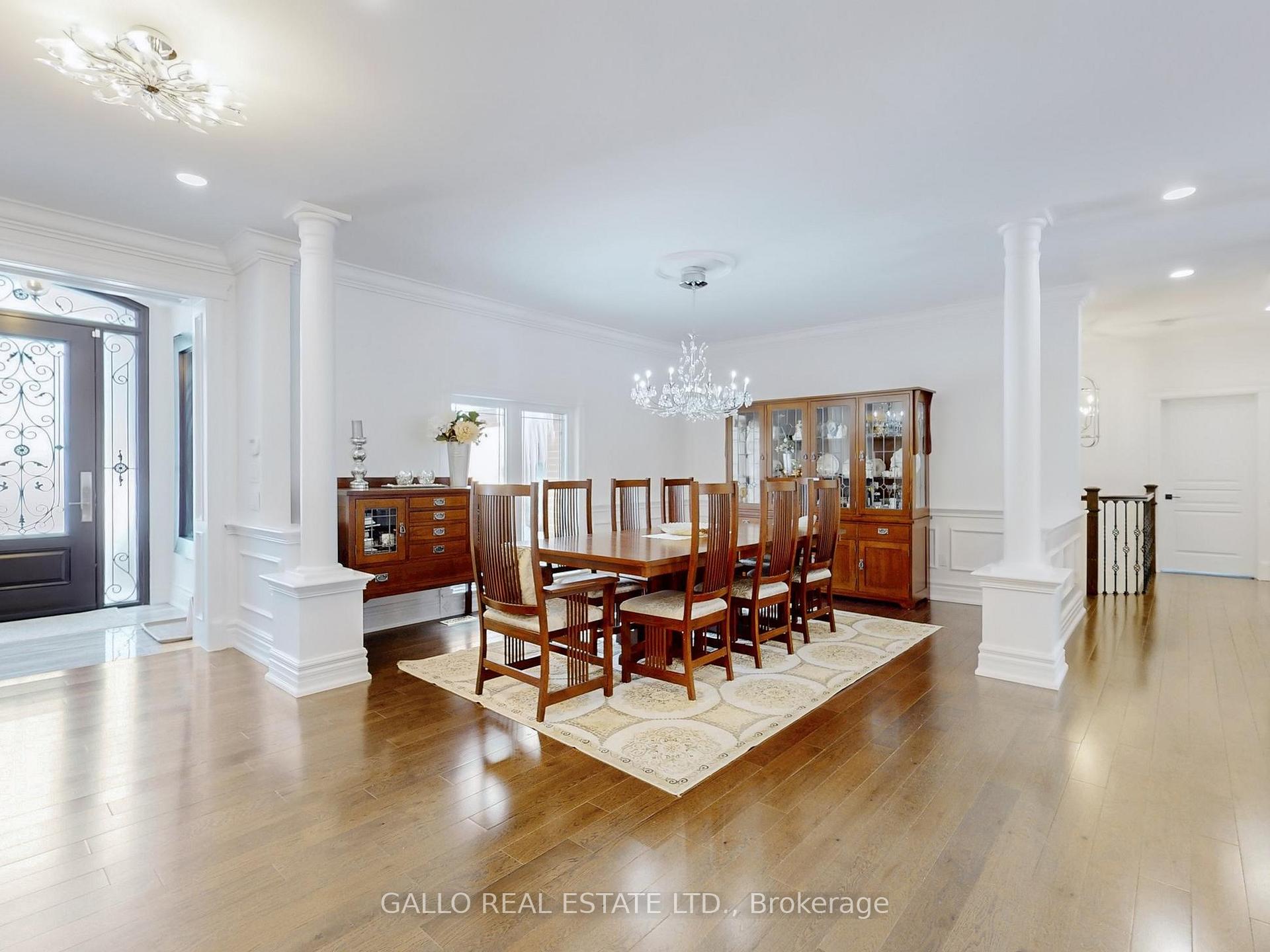 Photo 3 of 56 Offord Crescent, Aurora, Bayview Southeast — HOMEH