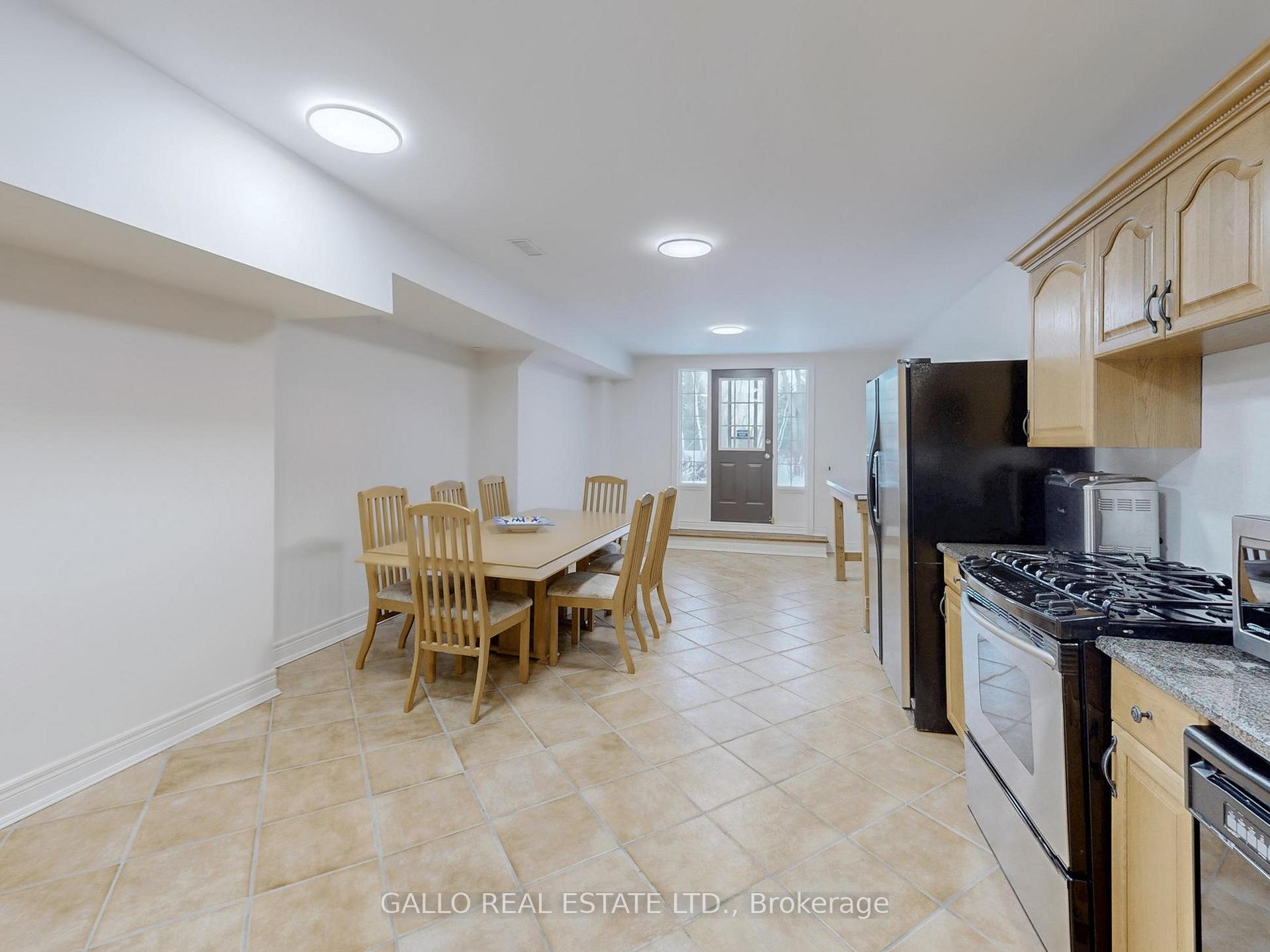Photo 33 of 56 Offord Crescent, Aurora, Bayview Southeast — HOMEH