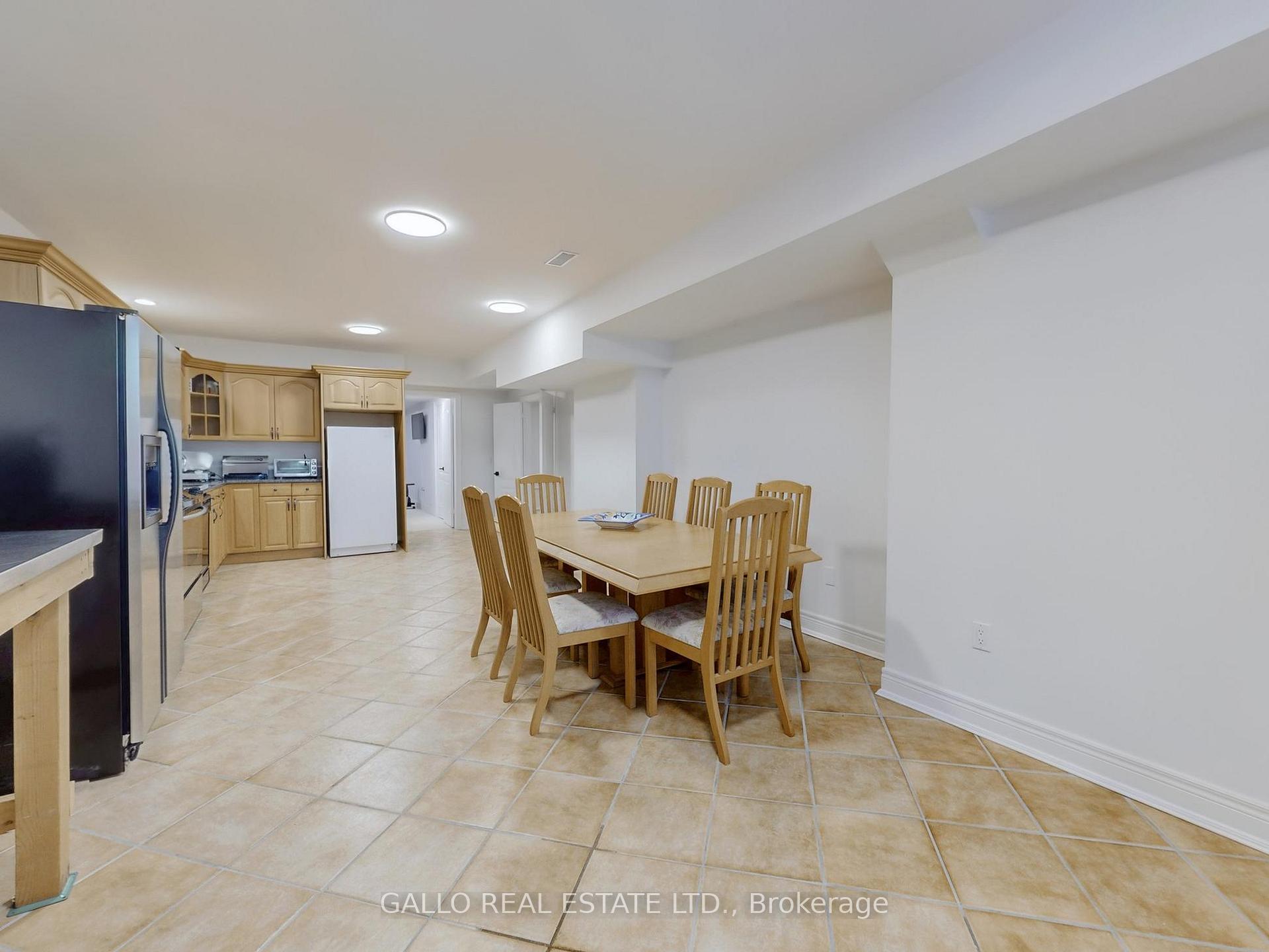 Photo 32 of 56 Offord Crescent, Aurora, Bayview Southeast — HOMEH