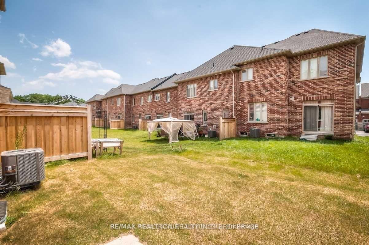 Photo 17 of 100 Workmens Circle, Ajax, Northwest Ajax — HOMEH